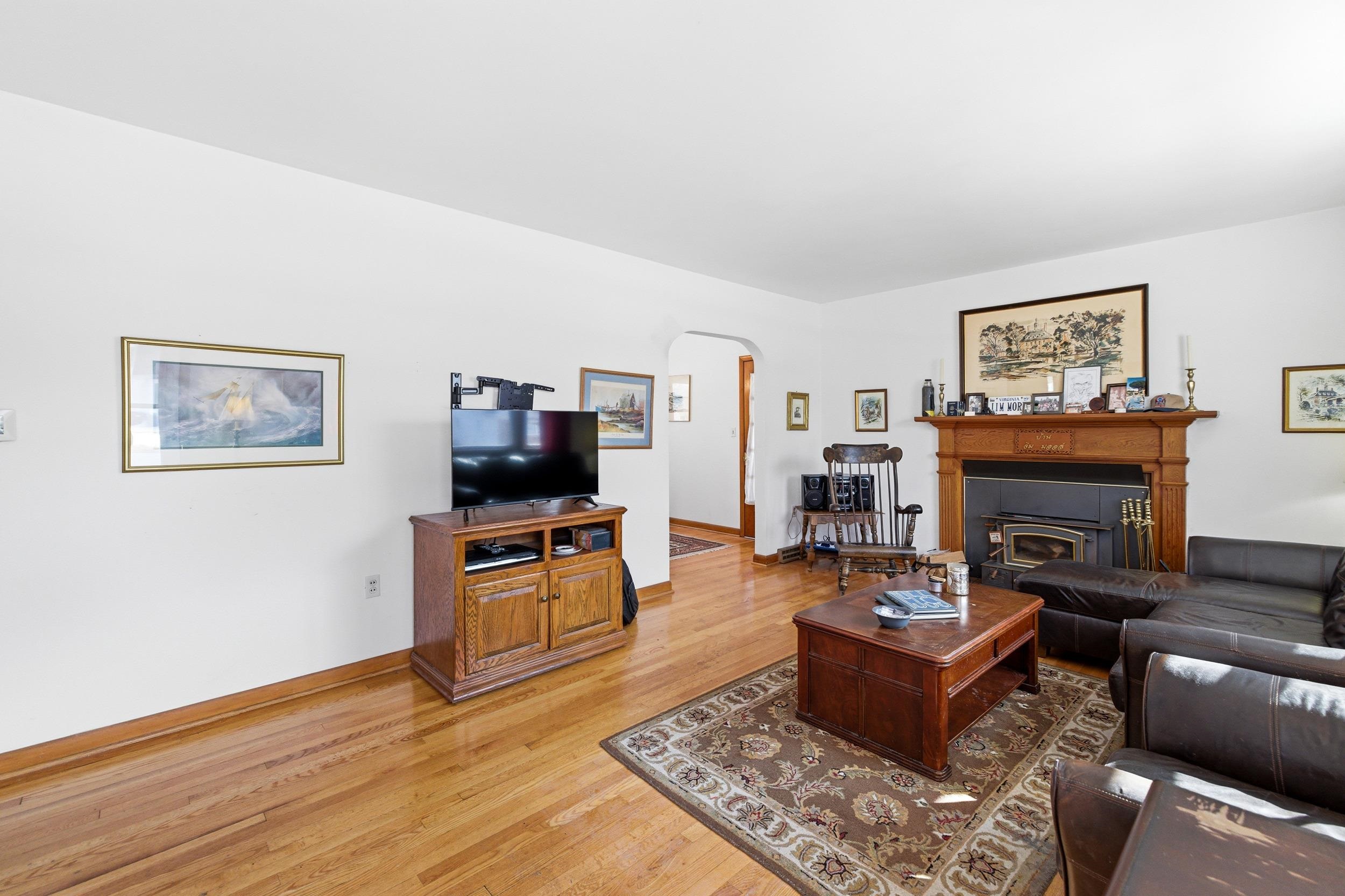 405 NORTH RIVER RD, BRIDGEWATER, Virginia 22812, 3 Bedrooms Bedrooms, ,2 BathroomsBathrooms,Residential,405 NORTH RIVER RD,673345 MLS # 673345 405 NORTH RIVER RD, BRIDGEWATER, Virginia 22812, 3 Bedrooms Bedrooms, ,2 BathroomsBathrooms,Residential,405 NORTH RIVER RD,673345 MLS # 673345