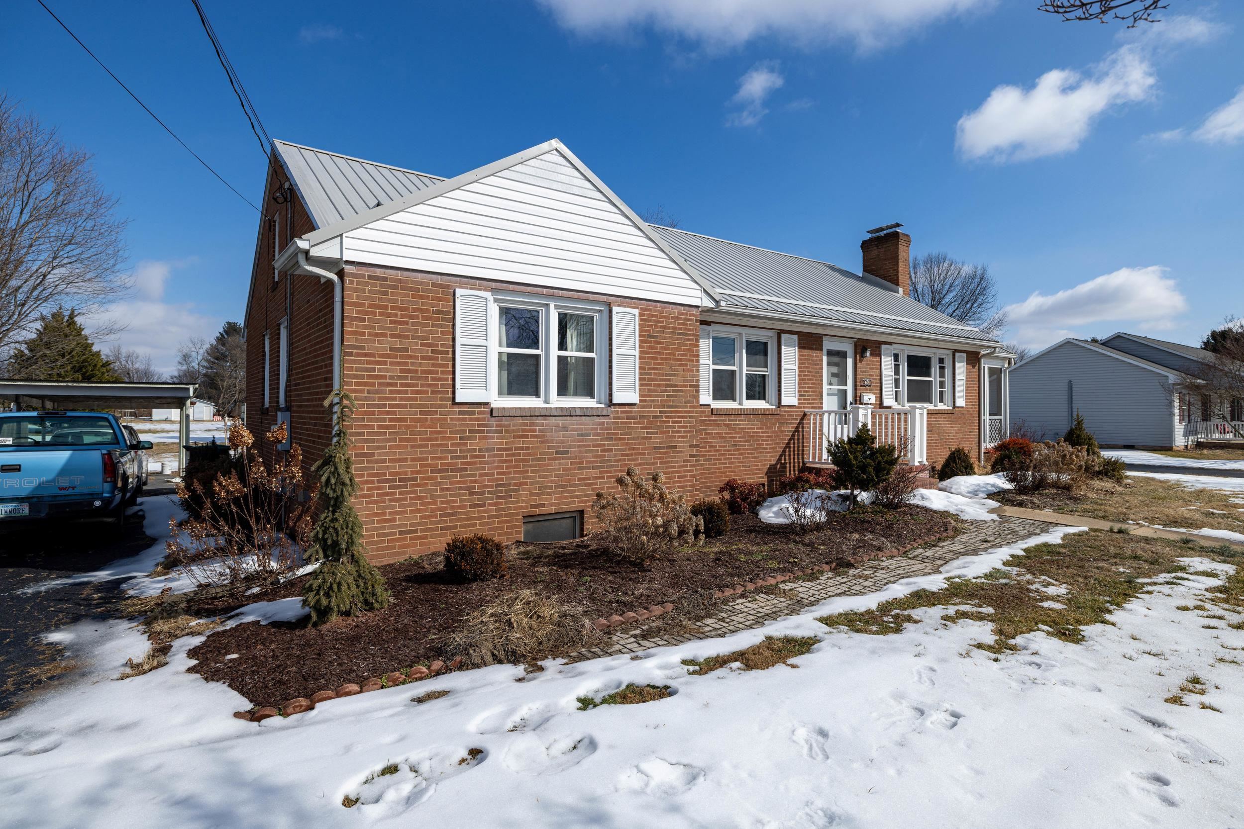 405 NORTH RIVER RD, BRIDGEWATER, Virginia 22812, 3 Bedrooms Bedrooms, ,2 BathroomsBathrooms,Residential,405 NORTH RIVER RD,673345 MLS # 673345 405 NORTH RIVER RD, BRIDGEWATER, Virginia 22812, 3 Bedrooms Bedrooms, ,2 BathroomsBathrooms,Residential,405 NORTH RIVER RD,673345 MLS # 673345