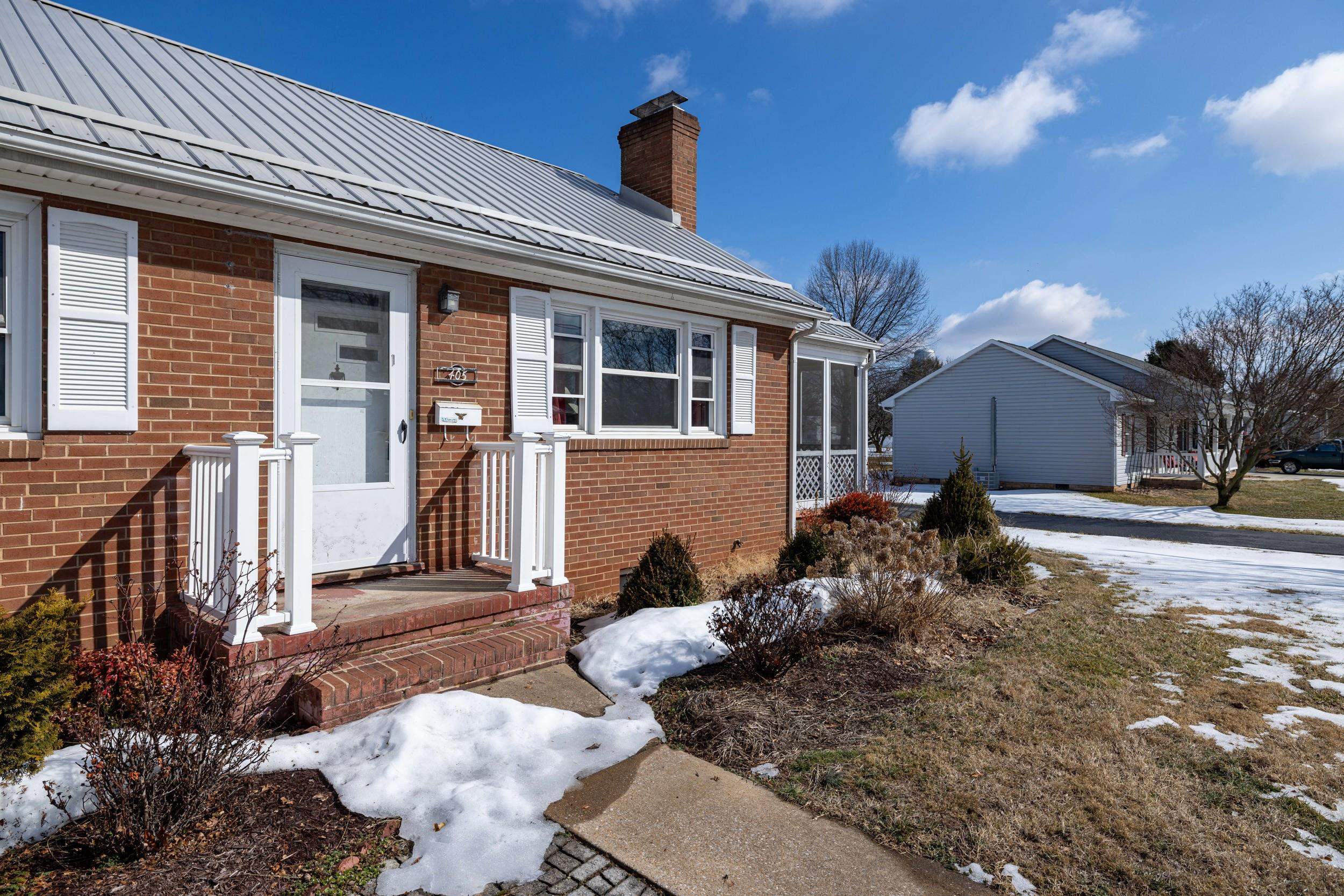 405 NORTH RIVER RD, BRIDGEWATER, Virginia 22812, 3 Bedrooms Bedrooms, ,2 BathroomsBathrooms,Residential,405 NORTH RIVER RD,673345 MLS # 673345 405 NORTH RIVER RD, BRIDGEWATER, Virginia 22812, 3 Bedrooms Bedrooms, ,2 BathroomsBathrooms,Residential,405 NORTH RIVER RD,673345 MLS # 673345