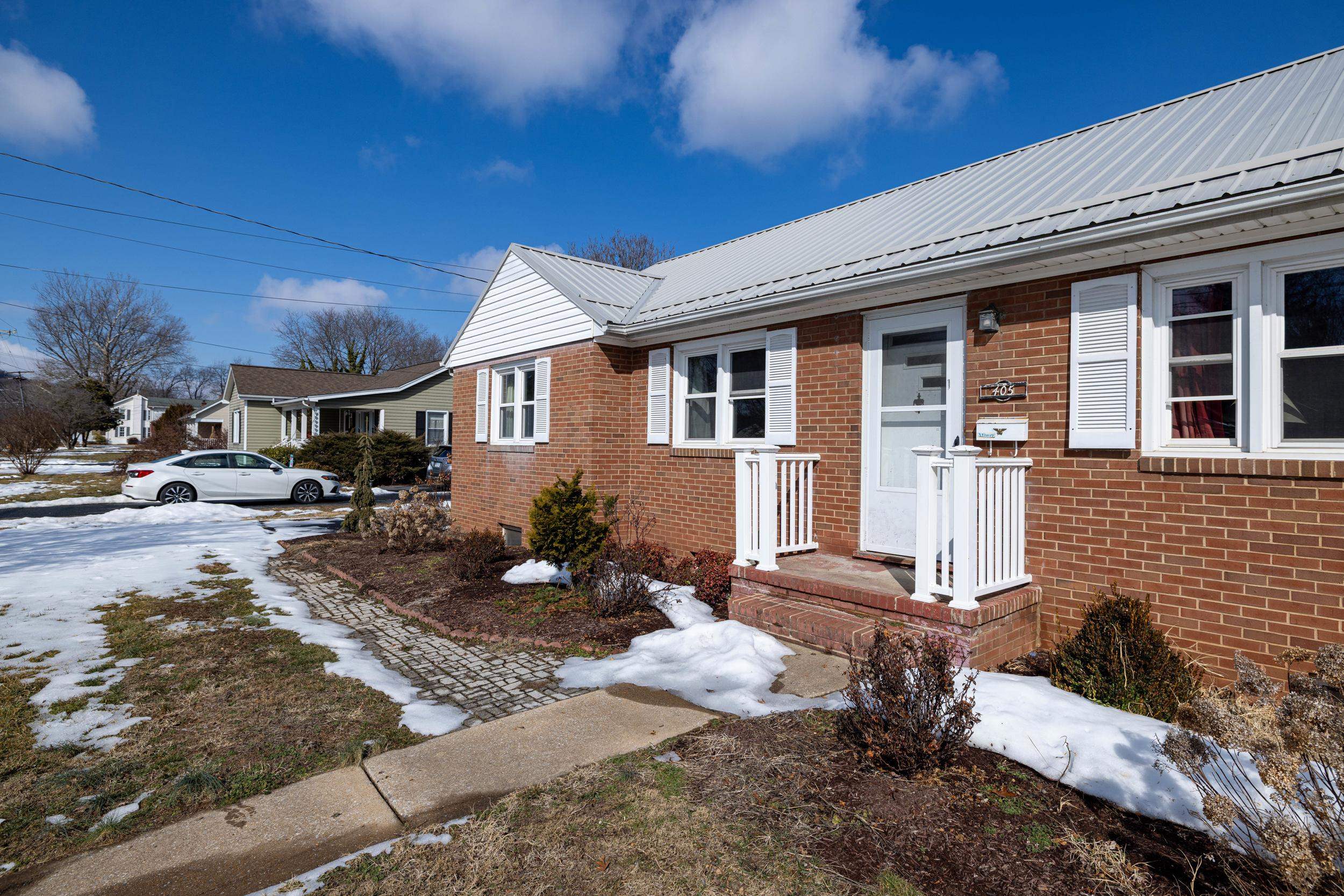 405 NORTH RIVER RD, BRIDGEWATER, Virginia 22812, 3 Bedrooms Bedrooms, ,2 BathroomsBathrooms,Residential,405 NORTH RIVER RD,673345 MLS # 673345 405 NORTH RIVER RD, BRIDGEWATER, Virginia 22812, 3 Bedrooms Bedrooms, ,2 BathroomsBathrooms,Residential,405 NORTH RIVER RD,673345 MLS # 673345