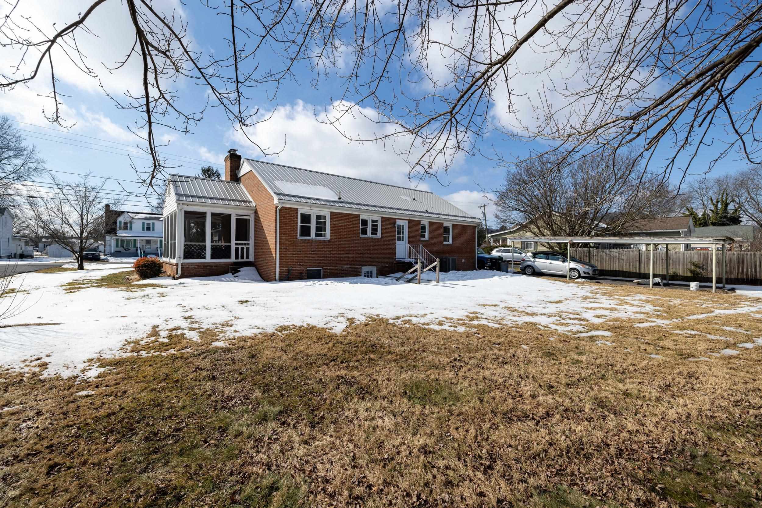 405 NORTH RIVER RD, BRIDGEWATER, Virginia 22812, 3 Bedrooms Bedrooms, ,2 BathroomsBathrooms,Residential,405 NORTH RIVER RD,673345 MLS # 673345 405 NORTH RIVER RD, BRIDGEWATER, Virginia 22812, 3 Bedrooms Bedrooms, ,2 BathroomsBathrooms,Residential,405 NORTH RIVER RD,673345 MLS # 673345