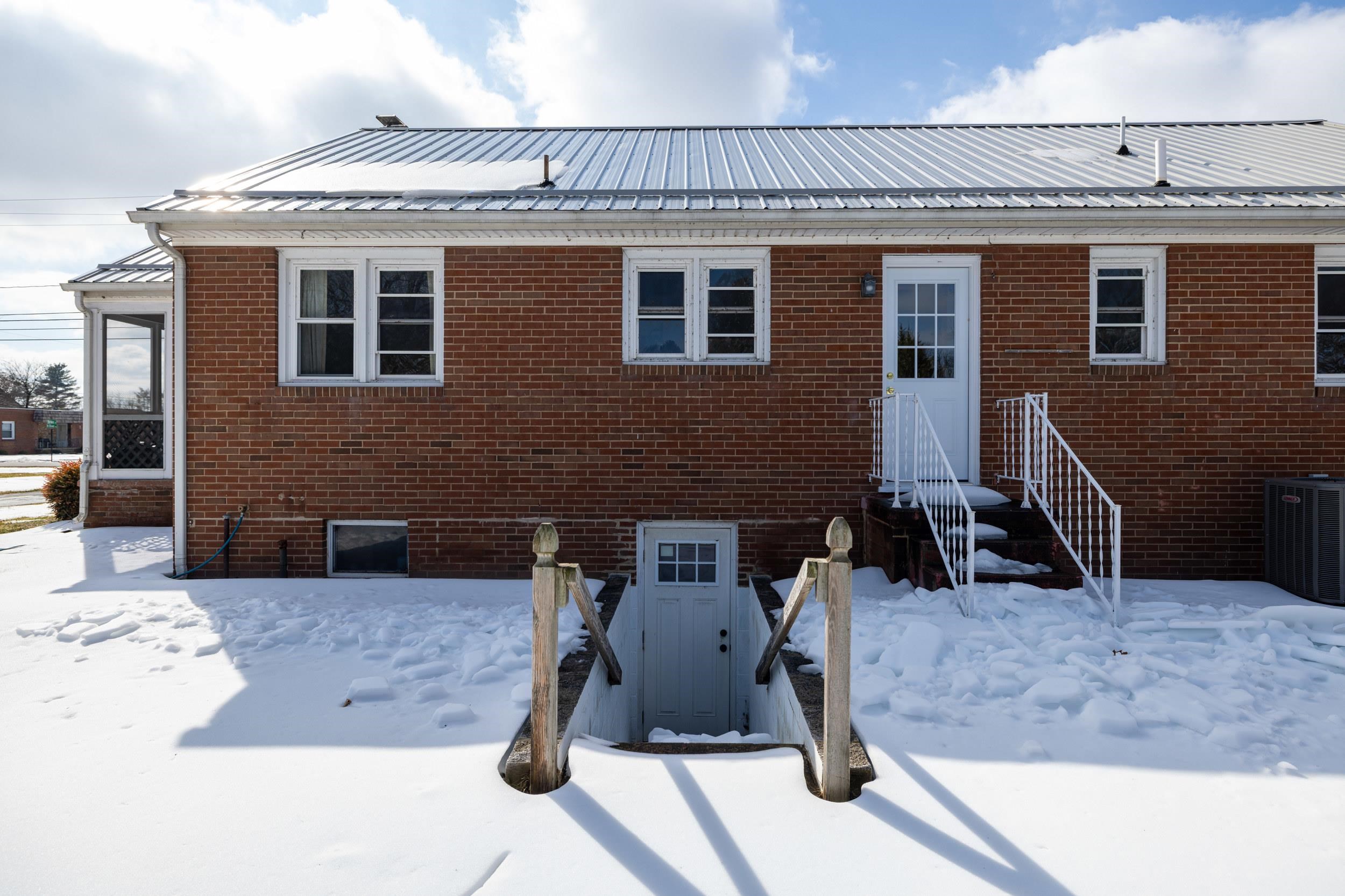 405 NORTH RIVER RD, BRIDGEWATER, Virginia 22812, 3 Bedrooms Bedrooms, ,2 BathroomsBathrooms,Residential,405 NORTH RIVER RD,673345 MLS # 673345 405 NORTH RIVER RD, BRIDGEWATER, Virginia 22812, 3 Bedrooms Bedrooms, ,2 BathroomsBathrooms,Residential,405 NORTH RIVER RD,673345 MLS # 673345