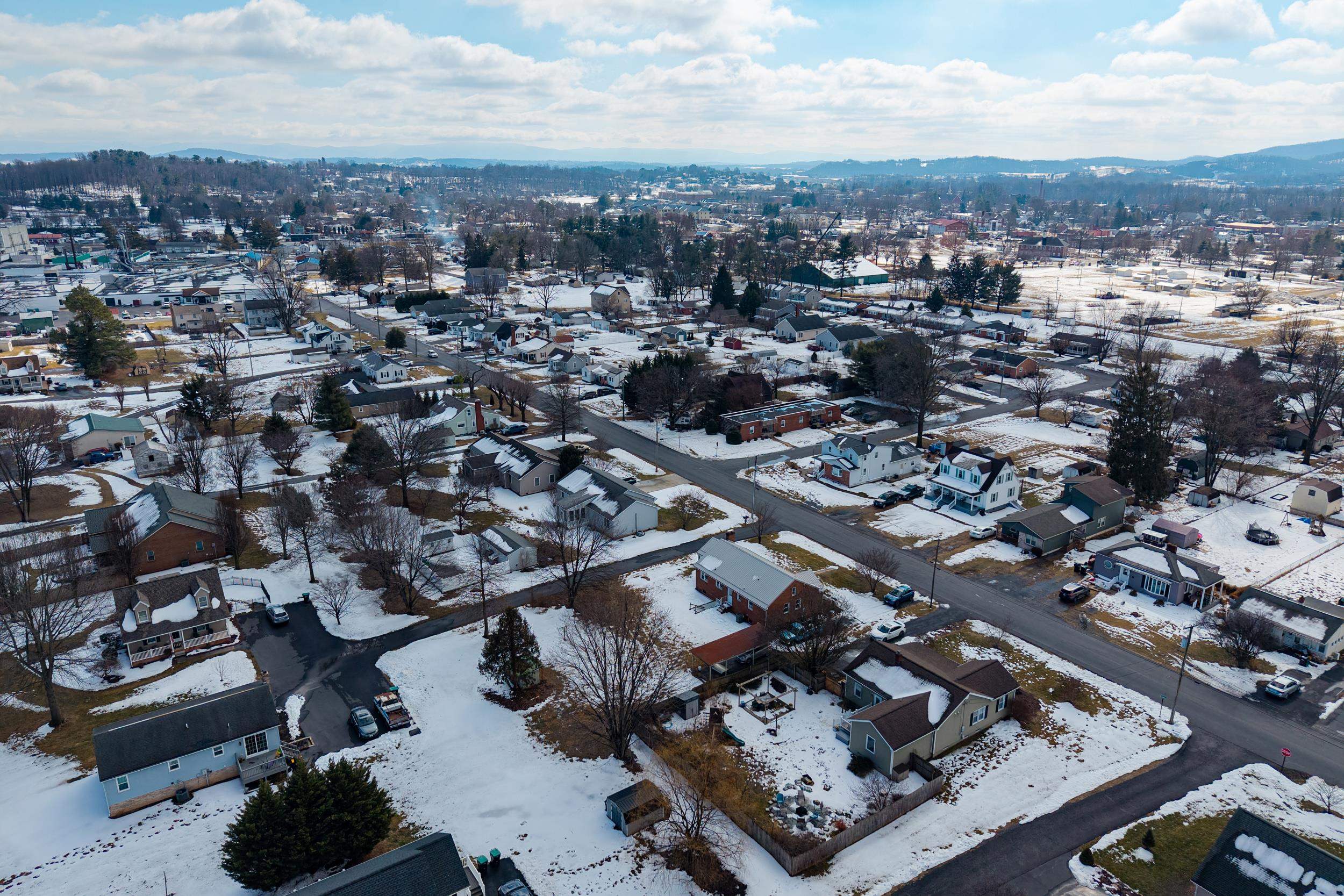 405 NORTH RIVER RD, BRIDGEWATER, Virginia 22812, 3 Bedrooms Bedrooms, ,2 BathroomsBathrooms,Residential,405 NORTH RIVER RD,673345 MLS # 673345 405 NORTH RIVER RD, BRIDGEWATER, Virginia 22812, 3 Bedrooms Bedrooms, ,2 BathroomsBathrooms,Residential,405 NORTH RIVER RD,673345 MLS # 673345