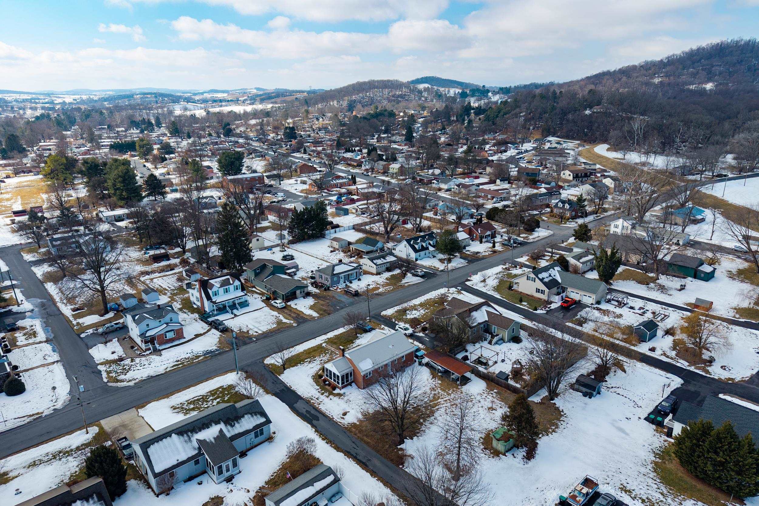 405 NORTH RIVER RD, BRIDGEWATER, Virginia 22812, 3 Bedrooms Bedrooms, ,2 BathroomsBathrooms,Residential,405 NORTH RIVER RD,673345 MLS # 673345 405 NORTH RIVER RD, BRIDGEWATER, Virginia 22812, 3 Bedrooms Bedrooms, ,2 BathroomsBathrooms,Residential,405 NORTH RIVER RD,673345 MLS # 673345