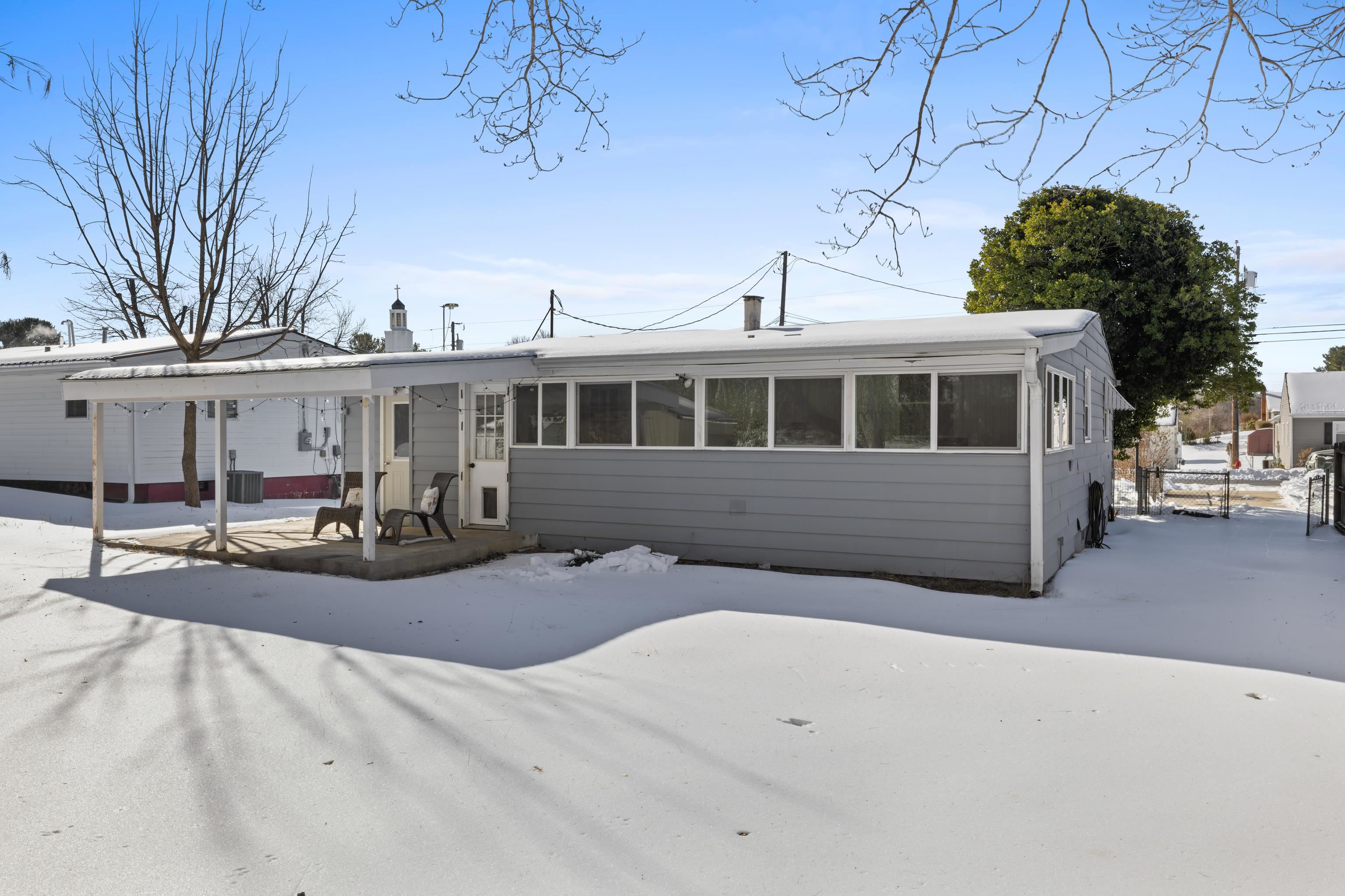 2229 CORTLAND ST, WAYNESBORO, Virginia 22980, 3 Bedrooms Bedrooms, ,1 BathroomBathrooms,Residential,2229 CORTLAND ST,2229 CORTLAND ST,673358 MLS # 673358 2229 CORTLAND ST, WAYNESBORO, Virginia 22980, 3 Bedrooms Bedrooms, ,1 BathroomBathrooms,Residential,2229 CORTLAND ST,2229 CORTLAND ST,673358 MLS # 673358