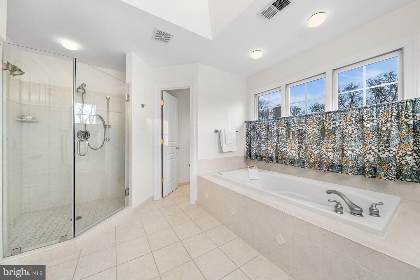 6907 30TH ST N, ARLINGTON, Virginia 22213, 5 Bedrooms Bedrooms, 19 Rooms Rooms,4 BathroomsBathrooms,Residential,For sale,6907 30TH ST N,VAAR2067292 MLS # VAAR2067292