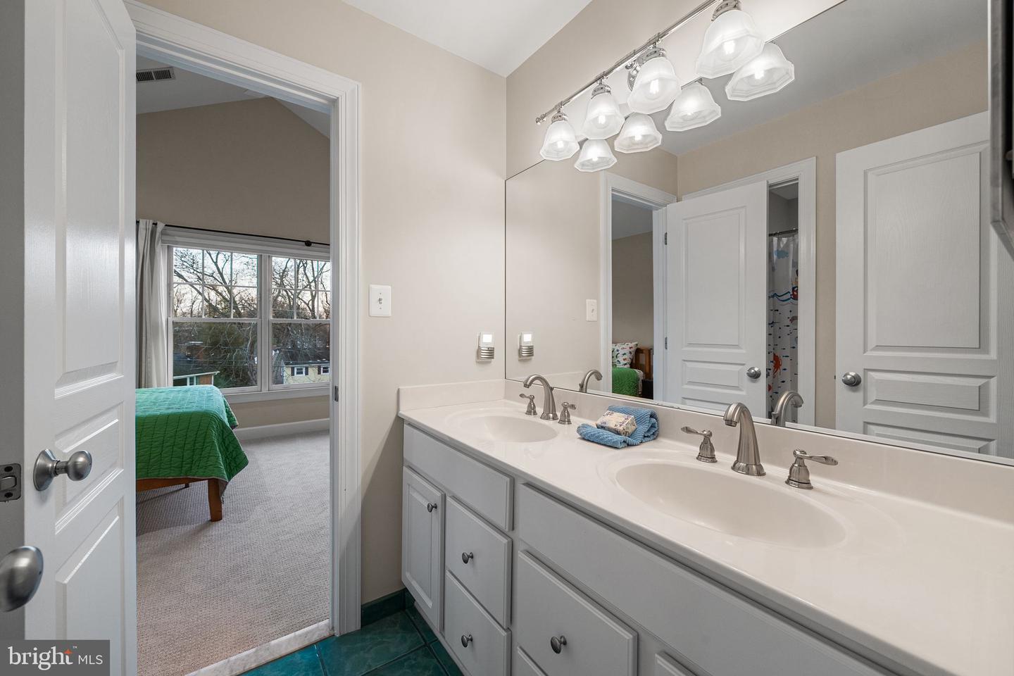 6907 30TH ST N, ARLINGTON, Virginia 22213, 5 Bedrooms Bedrooms, 19 Rooms Rooms,4 BathroomsBathrooms,Residential,For sale,6907 30TH ST N,VAAR2067292 MLS # VAAR2067292