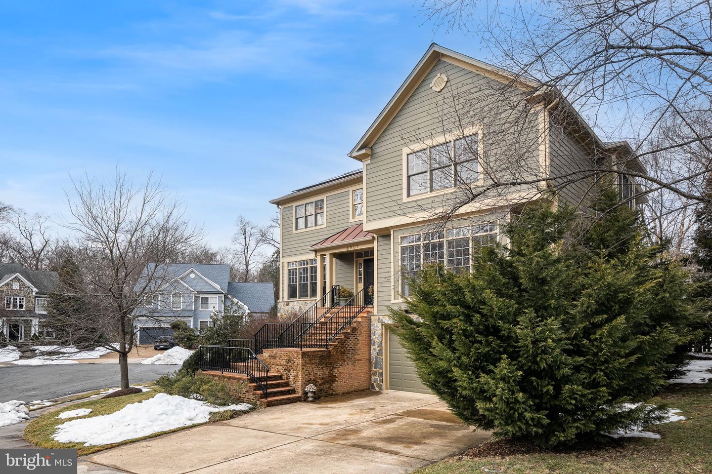 6907 30TH ST N, ARLINGTON, Virginia 22213, 5 Bedrooms Bedrooms, 19 Rooms Rooms,4 BathroomsBathrooms,Residential,For sale,6907 30TH ST N,VAAR2067292 MLS # VAAR2067292