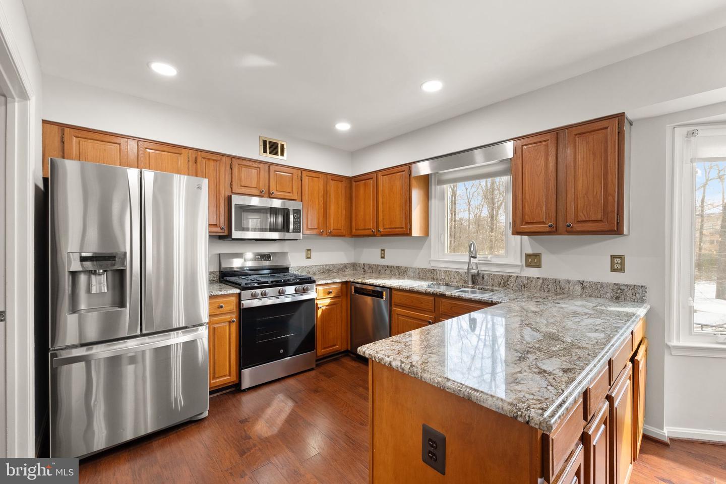 20 N LOWERY CT, STERLING, Virginia 20165, 5 Bedrooms Bedrooms, ,3 BathroomsBathrooms,Residential,For sale,20 N LOWERY CT,VALO2113376 MLS # VALO2113376