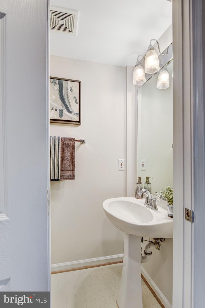 6240 FROSTY WINTER CT, CENTREVILLE, Virginia 20120, 3 Bedrooms Bedrooms, ,2 BathroomsBathrooms,Residential,For sale,6240 FROSTY WINTER CT,VAFX2284628 MLS # VAFX2284628