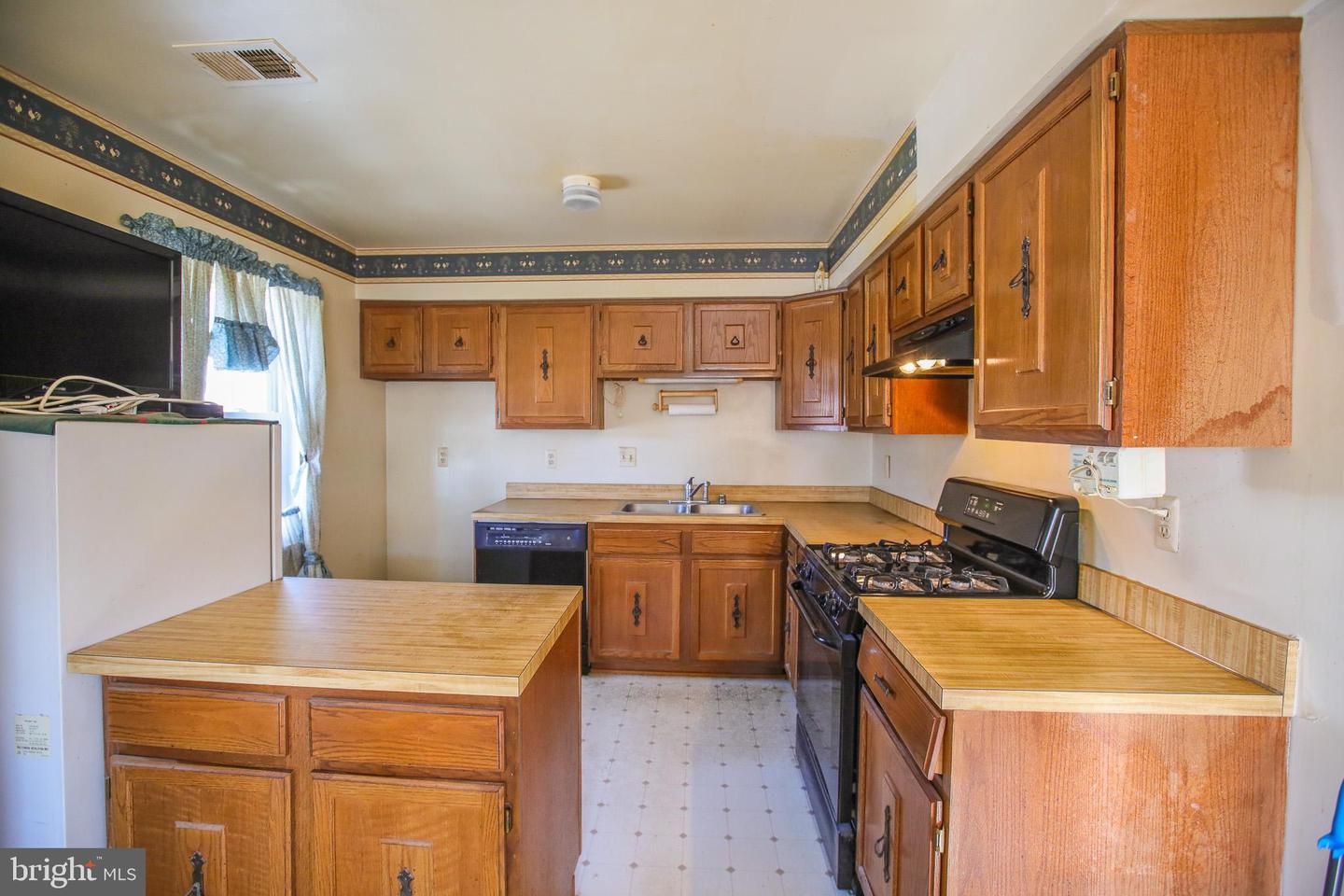 14849 CHERRYDALE DR, WOODBRIDGE, Virginia 22193, 3 Bedrooms Bedrooms, ,2 BathroomsBathrooms,Residential,For sale,14849 CHERRYDALE DR,VAPW2110836 MLS # VAPW2110836