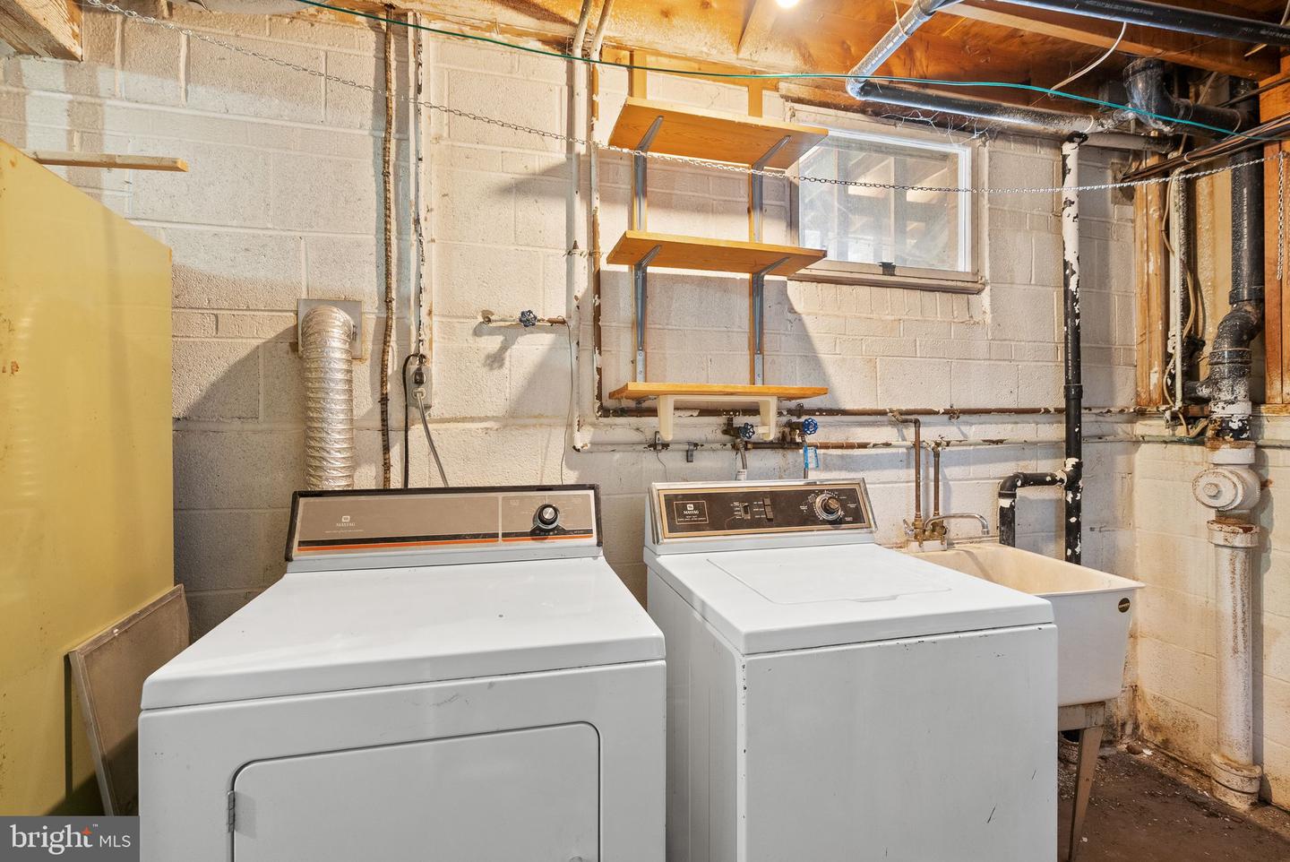 14724 BRADDOCK RD, CENTREVILLE, Virginia 20120, 4 Bedrooms Bedrooms, ,2 BathroomsBathrooms,Residential,For sale,14724 BRADDOCK RD,VAFX2286602 MLS # VAFX2286602