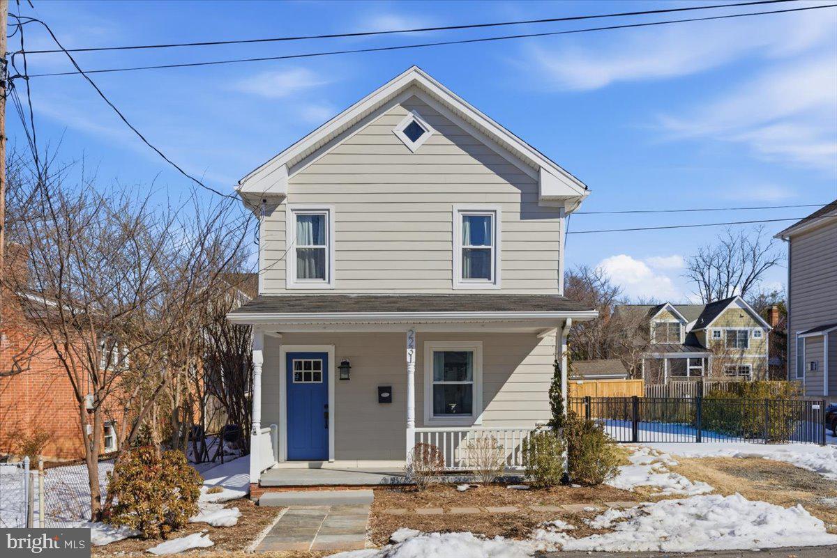 2231 N CULPEPER ST N, ARLINGTON, Virginia 22207, 3 Bedrooms Bedrooms, ,2 BathroomsBathrooms,Residential,For sale,2231 N CULPEPER ST N,VAAR2067926 MLS # VAAR2067926