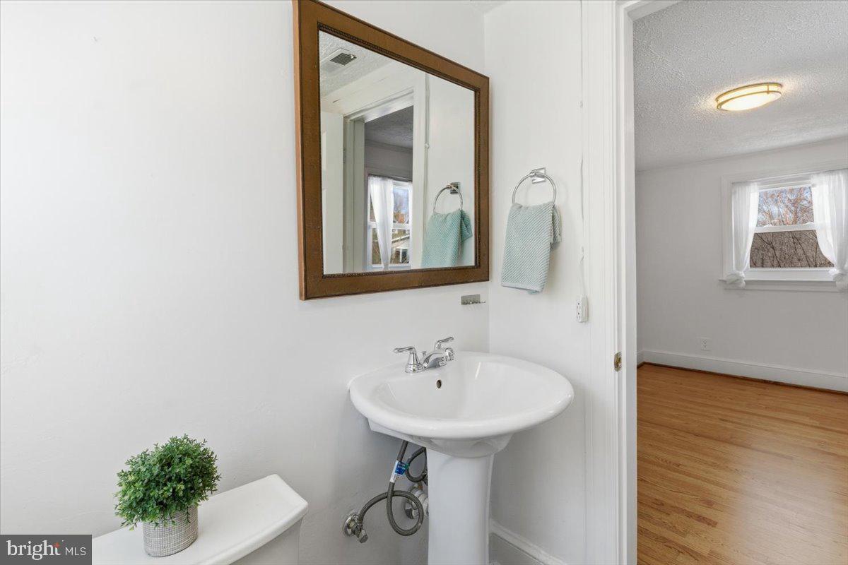 2231 N CULPEPER ST N, ARLINGTON, Virginia 22207, 3 Bedrooms Bedrooms, ,2 BathroomsBathrooms,Residential,For sale,2231 N CULPEPER ST N,VAAR2067926 MLS # VAAR2067926