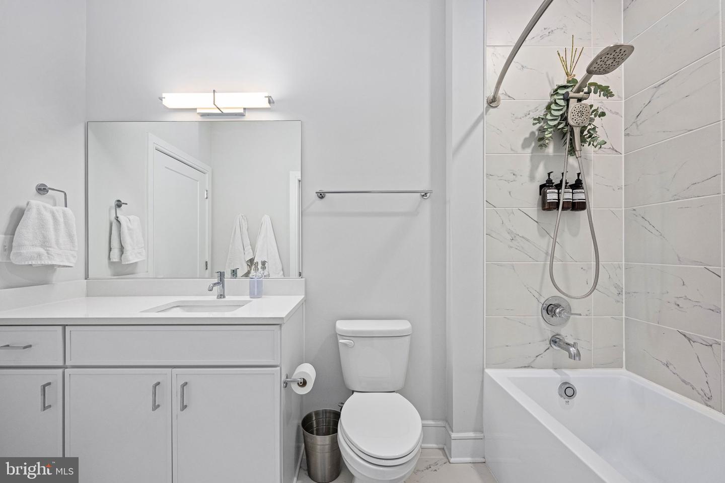 625 SLATERS LANE #404, ALEXANDRIA, Virginia 22314, 1 Bedroom Bedrooms, ,1 BathroomBathrooms,Residential,For sale,625 SLATERS LANE #404,VAAX2053360 MLS # VAAX2053360