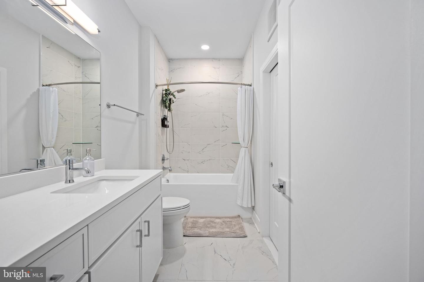 625 SLATERS LANE #404, ALEXANDRIA, Virginia 22314, 1 Bedroom Bedrooms, ,1 BathroomBathrooms,Residential,For sale,625 SLATERS LANE #404,VAAX2053360 MLS # VAAX2053360