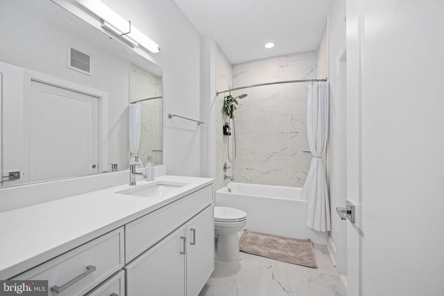 625 SLATERS LANE #404, ALEXANDRIA, Virginia 22314, 1 Bedroom Bedrooms, ,1 BathroomBathrooms,Residential,For sale,625 SLATERS LANE #404,VAAX2053360 MLS # VAAX2053360