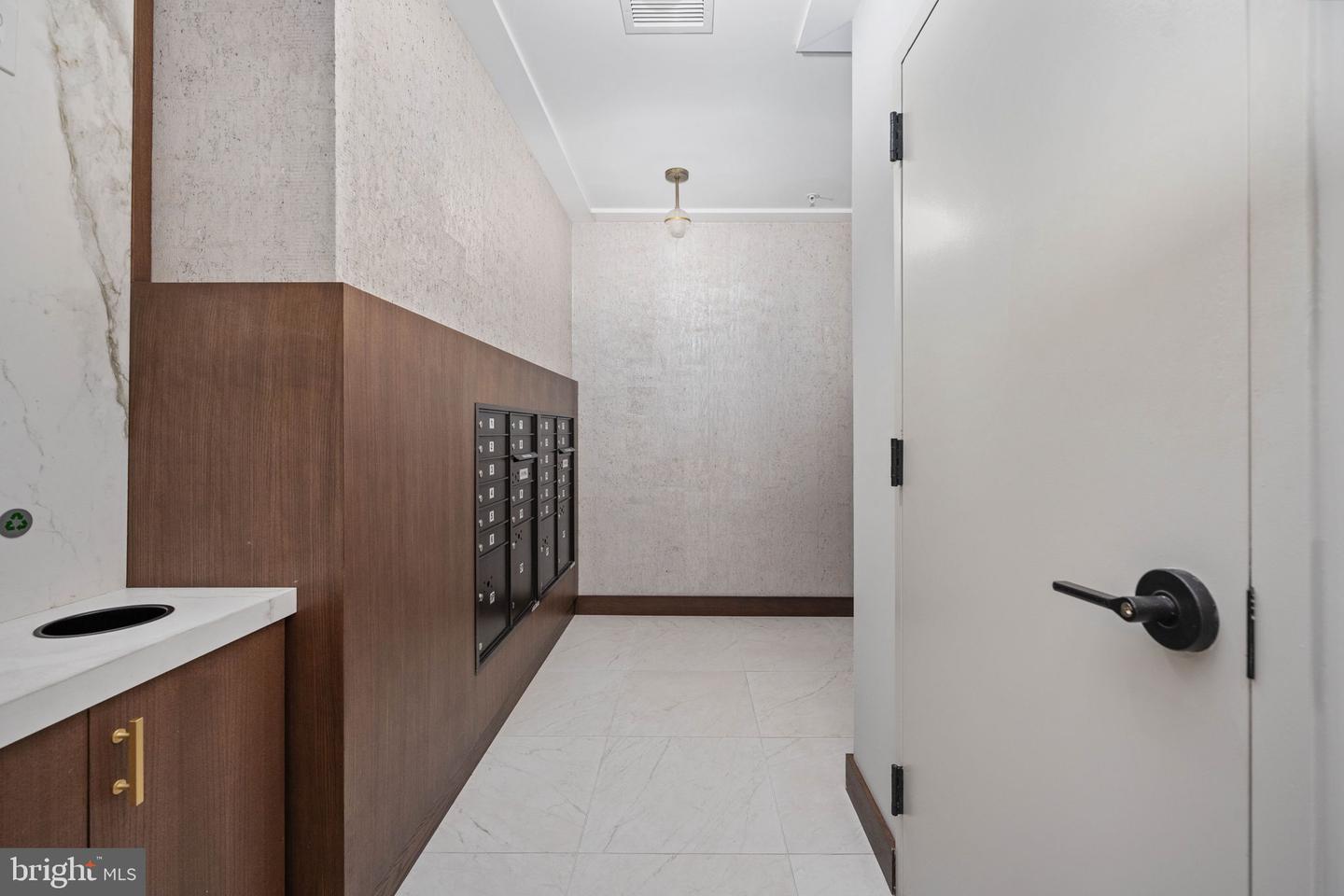 625 SLATERS LANE #404, ALEXANDRIA, Virginia 22314, 1 Bedroom Bedrooms, ,1 BathroomBathrooms,Residential,For sale,625 SLATERS LANE #404,VAAX2053360 MLS # VAAX2053360