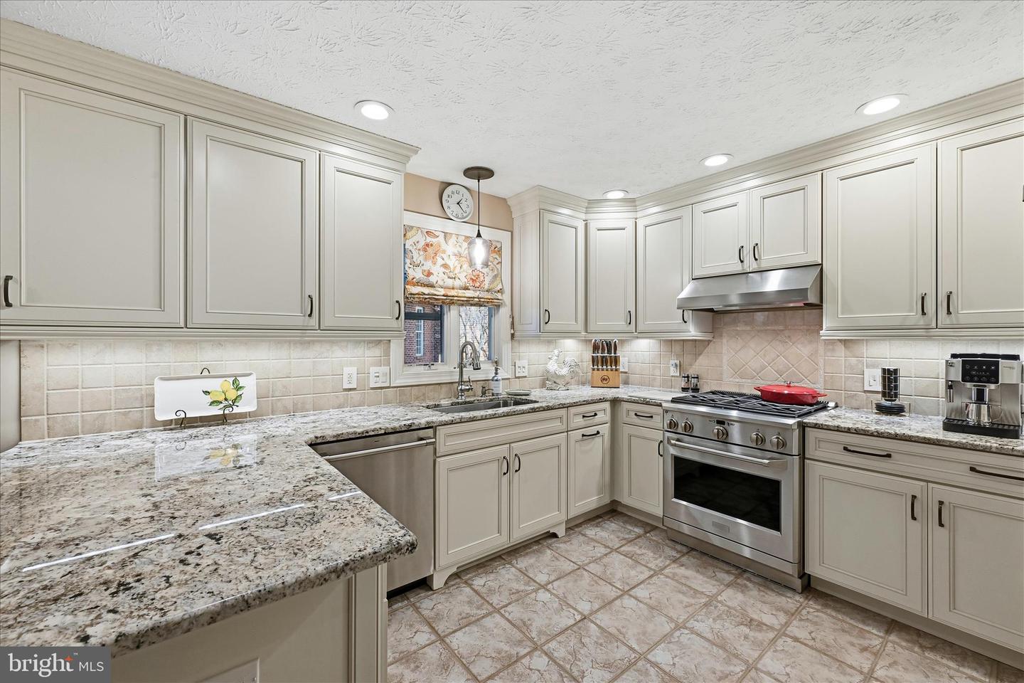 806 MAHONE DR, WINCHESTER, Virginia 22601, 4 Bedrooms Bedrooms, ,2 BathroomsBathrooms,Residential,For sale,806 MAHONE DR,VAWI2009820 MLS # VAWI2009820