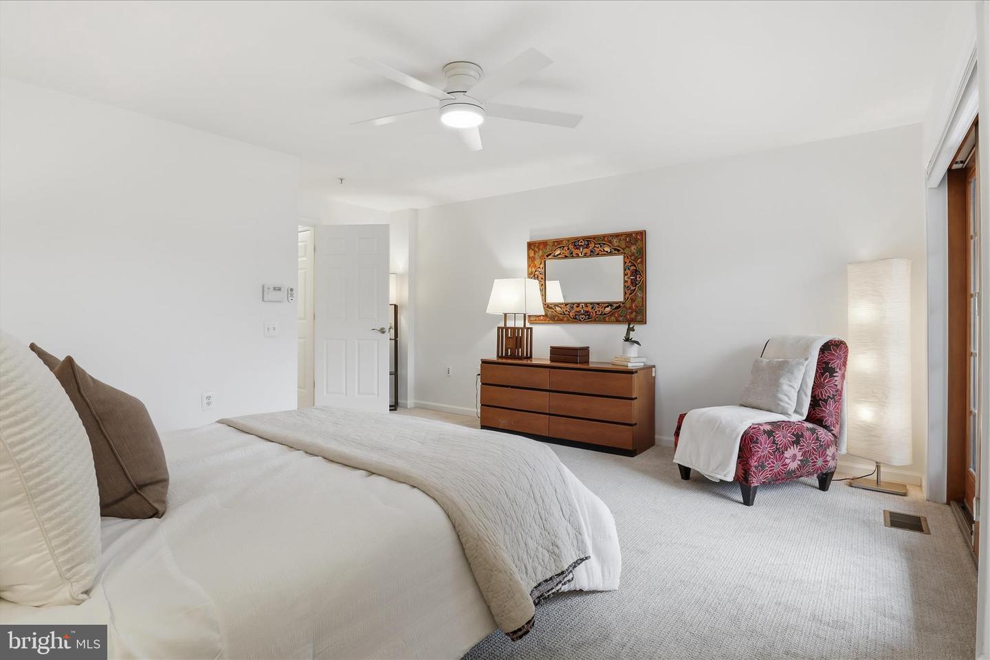 1410 ROUNDHOUSE LN, ALEXANDRIA, Virginia 22314, 2 Bedrooms Bedrooms, ,2 BathroomsBathrooms,Residential,For sale,1410 ROUNDHOUSE LN,VAAX2053442 MLS # VAAX2053442