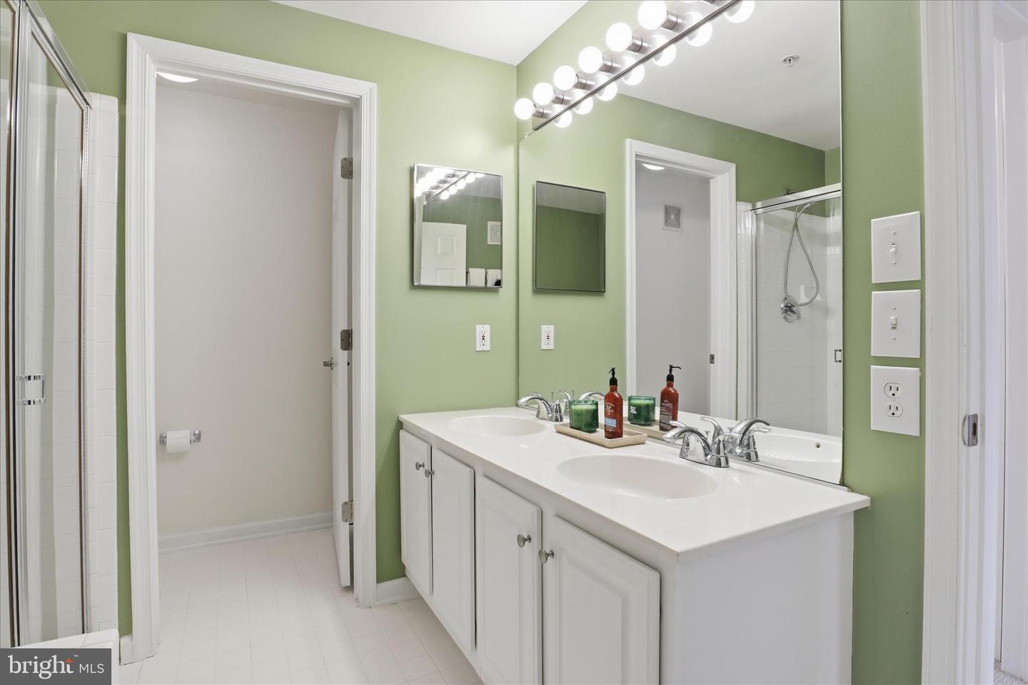 1410 ROUNDHOUSE LN, ALEXANDRIA, Virginia 22314, 2 Bedrooms Bedrooms, ,2 BathroomsBathrooms,Residential,For sale,1410 ROUNDHOUSE LN,VAAX2053442 MLS # VAAX2053442