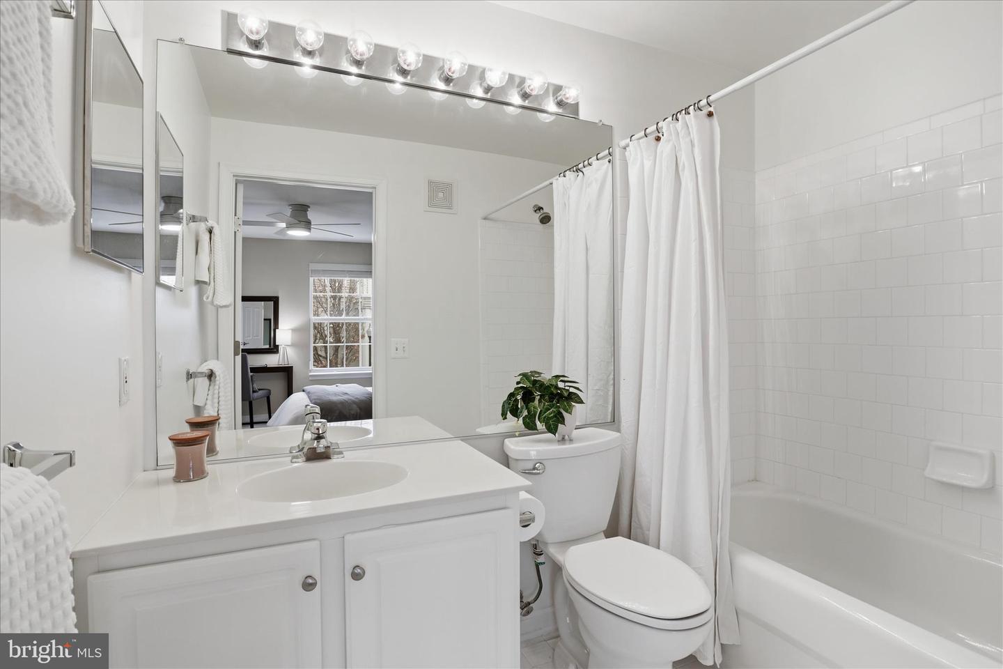 1410 ROUNDHOUSE LN, ALEXANDRIA, Virginia 22314, 2 Bedrooms Bedrooms, ,2 BathroomsBathrooms,Residential,For sale,1410 ROUNDHOUSE LN,VAAX2053442 MLS # VAAX2053442