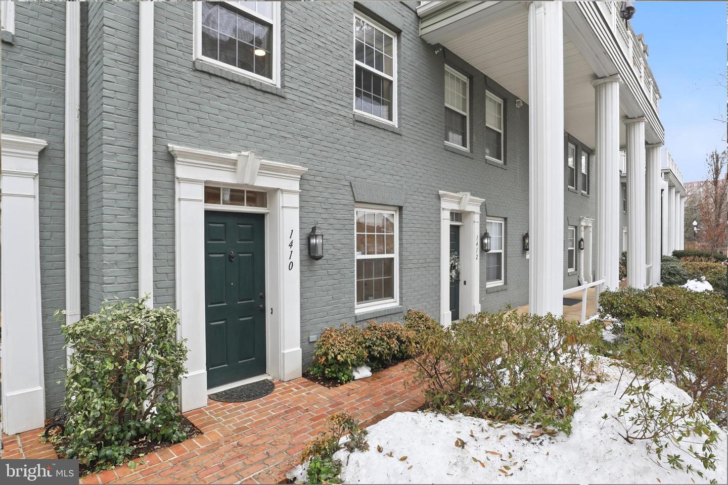 1410 ROUNDHOUSE LN, ALEXANDRIA, Virginia 22314, 2 Bedrooms Bedrooms, ,2 BathroomsBathrooms,Residential,For sale,1410 ROUNDHOUSE LN,VAAX2053442 MLS # VAAX2053442