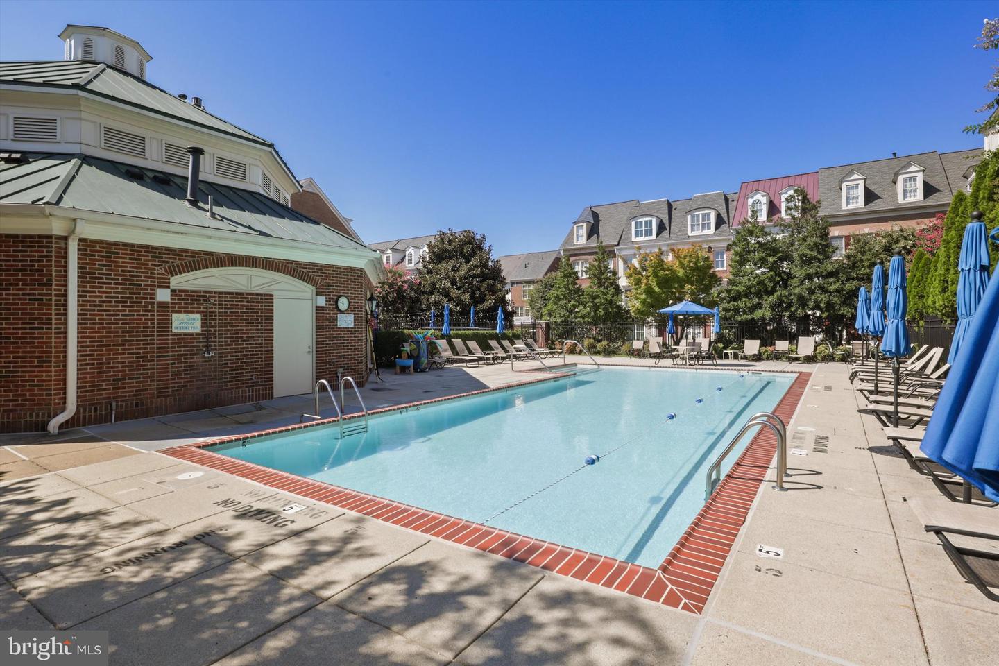 1410 ROUNDHOUSE LN, ALEXANDRIA, Virginia 22314, 2 Bedrooms Bedrooms, ,2 BathroomsBathrooms,Residential,For sale,1410 ROUNDHOUSE LN,VAAX2053442 MLS # VAAX2053442