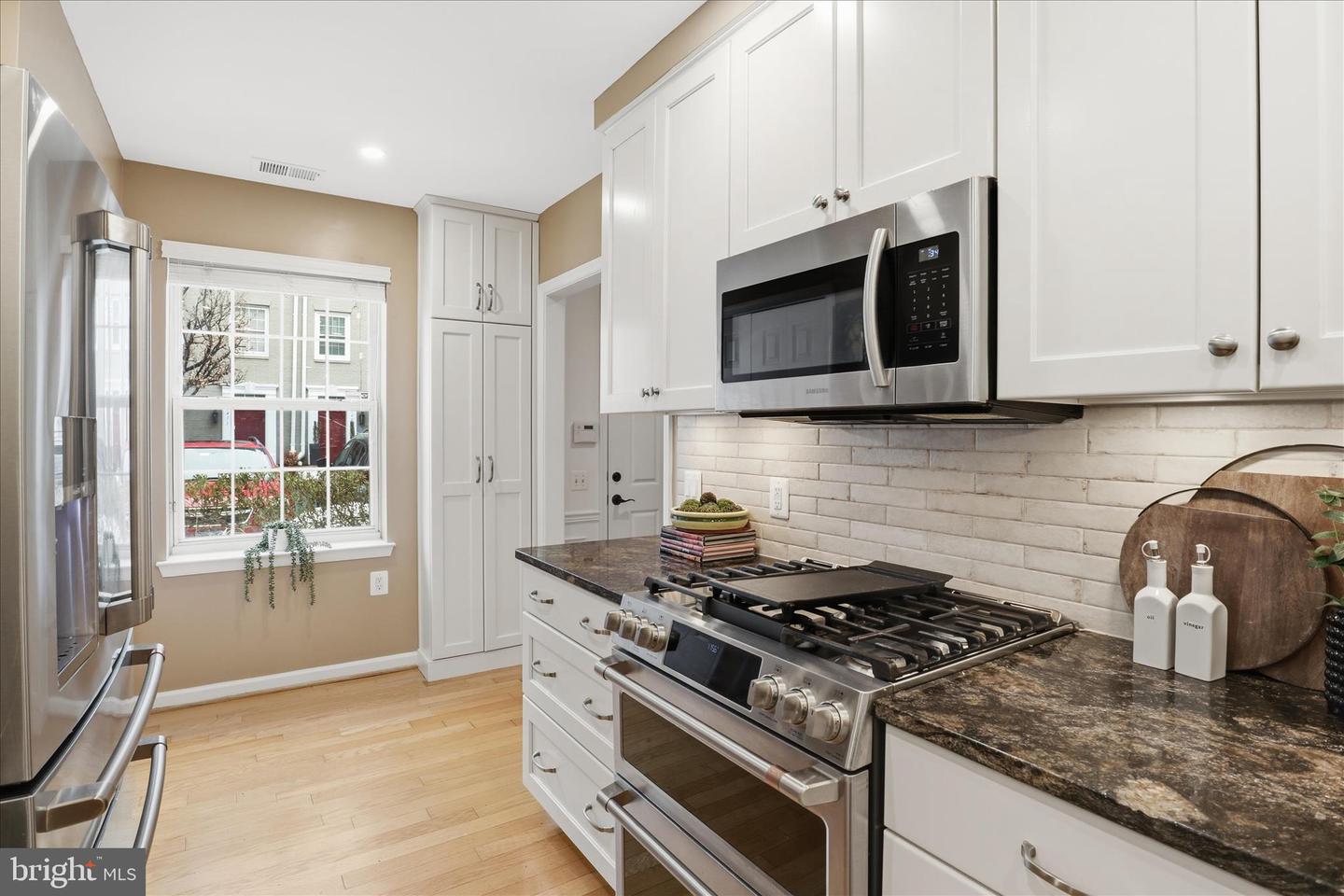 1410 ROUNDHOUSE LN, ALEXANDRIA, Virginia 22314, 2 Bedrooms Bedrooms, ,2 BathroomsBathrooms,Residential,For sale,1410 ROUNDHOUSE LN,VAAX2053442 MLS # VAAX2053442