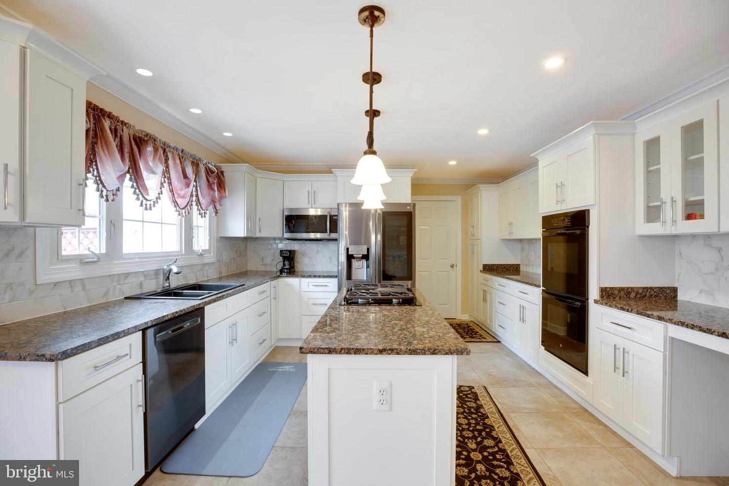 6185 SNOWHILL CT, CENTREVILLE, Virginia 20120, 5 Bedrooms Bedrooms, ,3 BathroomsBathrooms,Residential,For sale,6185 SNOWHILL CT,VAFX2287140 MLS # VAFX2287140