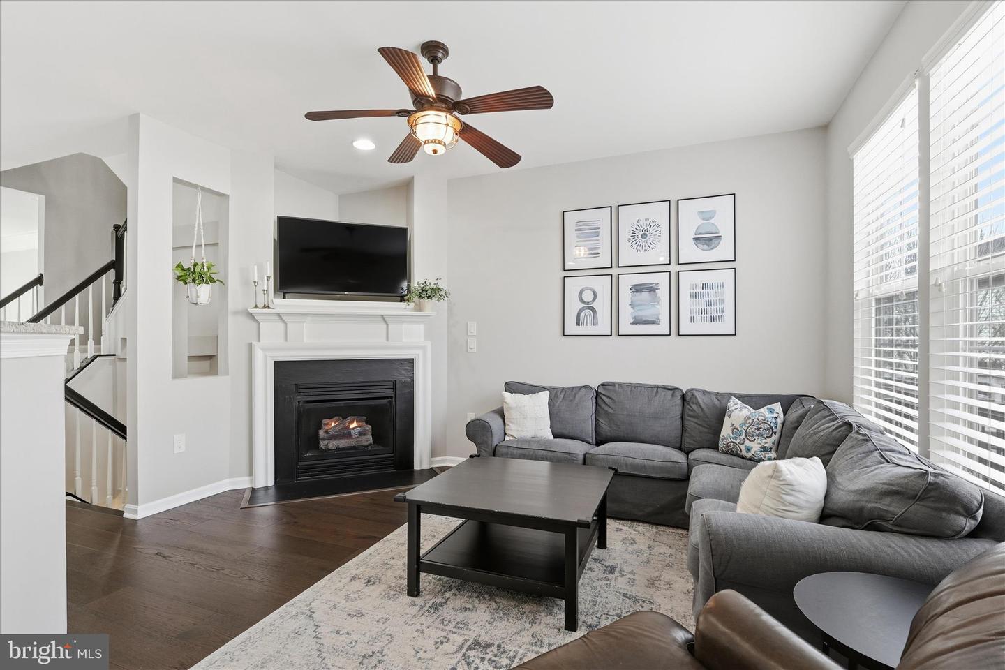 46164 CHESTER TER, STERLING, Virginia 20165, 3 Bedrooms Bedrooms, ,2 BathroomsBathrooms,Residential,For sale,46164 CHESTER TER,VALO2114494 MLS # VALO2114494