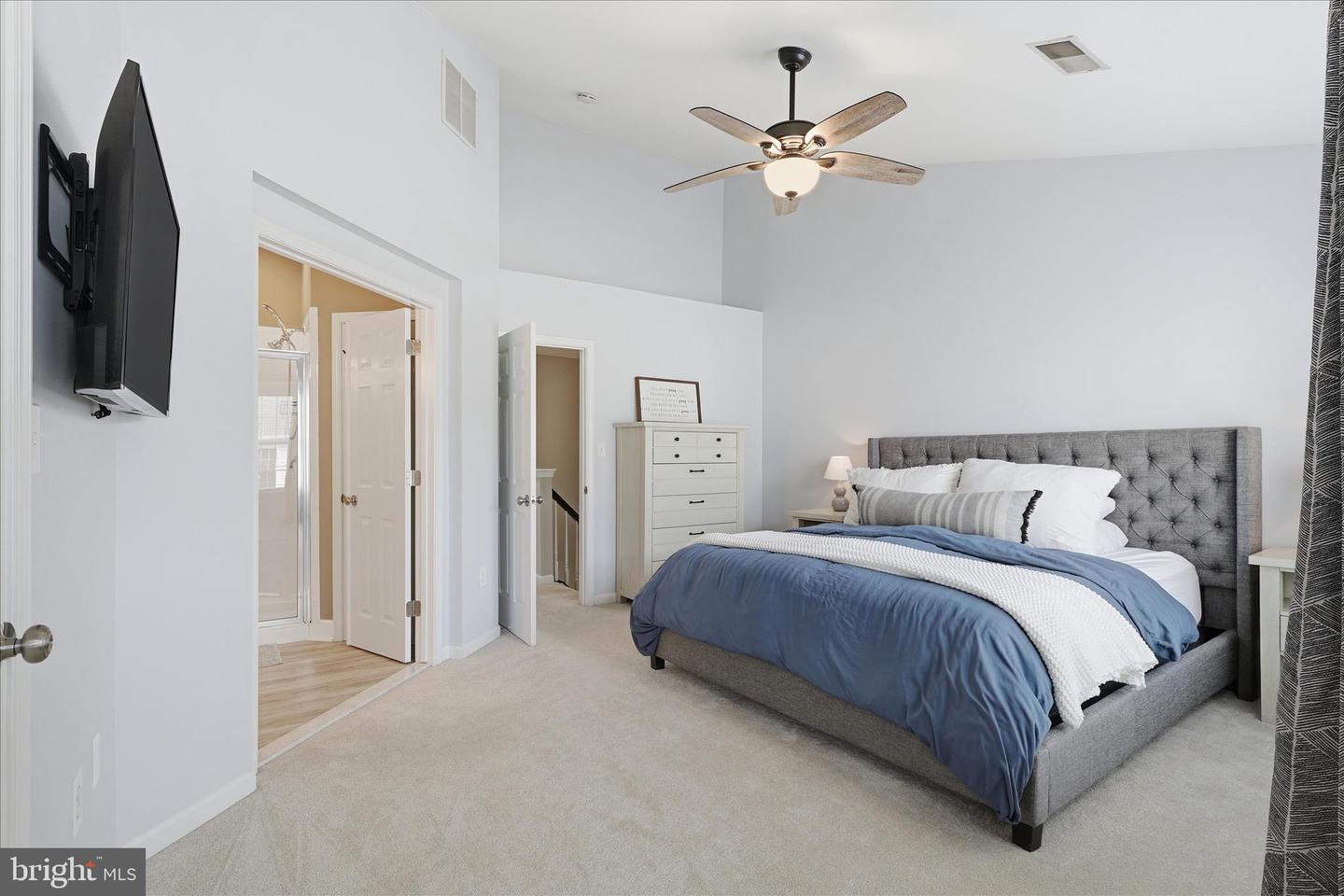 46164 CHESTER TER, STERLING, Virginia 20165, 3 Bedrooms Bedrooms, ,2 BathroomsBathrooms,Residential,For sale,46164 CHESTER TER,VALO2114494 MLS # VALO2114494