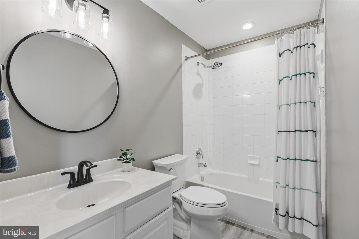 46164 CHESTER TER, STERLING, Virginia 20165, 3 Bedrooms Bedrooms, ,2 BathroomsBathrooms,Residential,For sale,46164 CHESTER TER,VALO2114494 MLS # VALO2114494