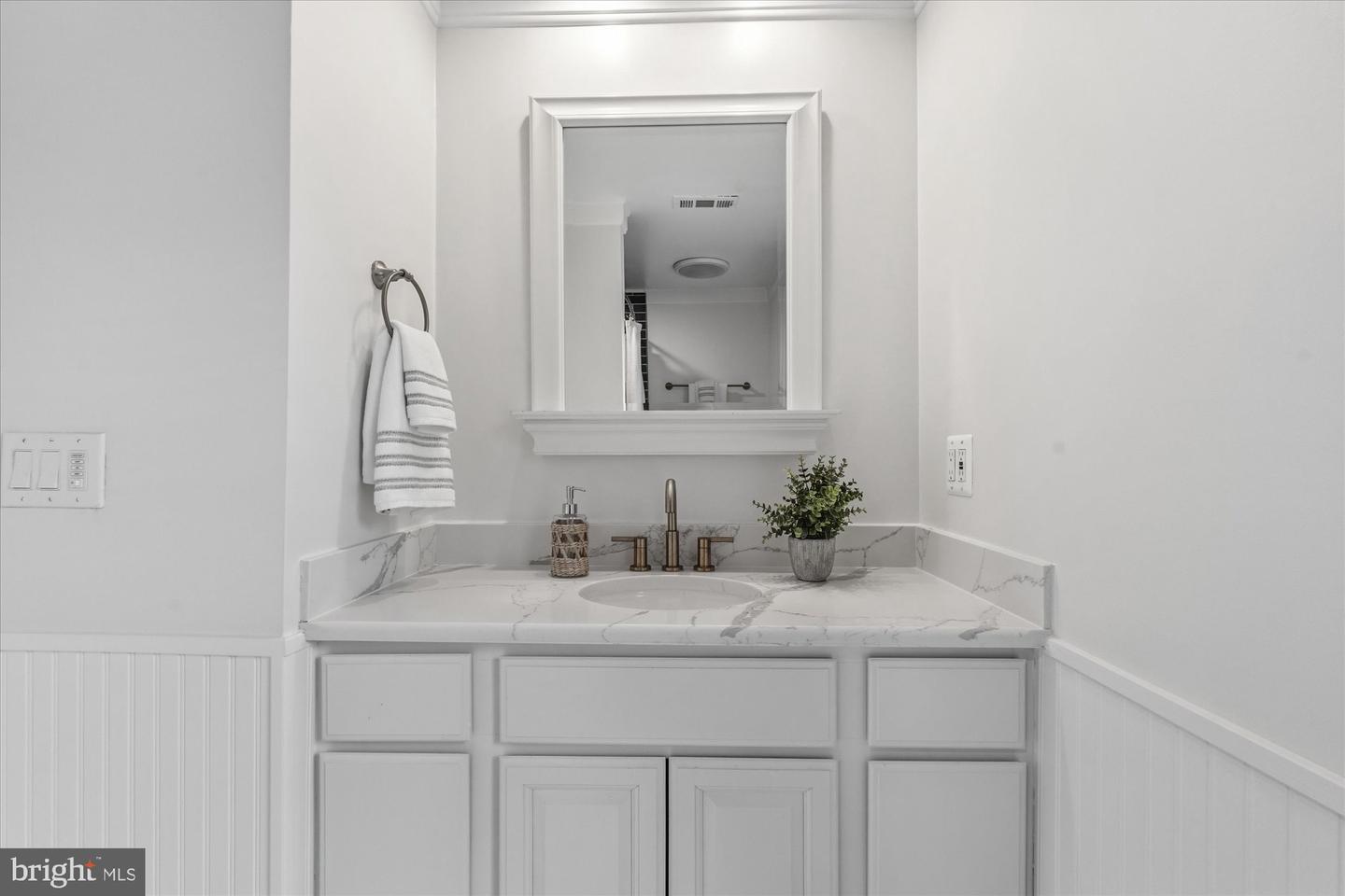 106 E OXFORD AVE, ALEXANDRIA, Virginia 22301, 3 Bedrooms Bedrooms, ,3 BathroomsBathrooms,Residential,For sale,106 E OXFORD AVE,VAAX2053474 MLS # VAAX2053474