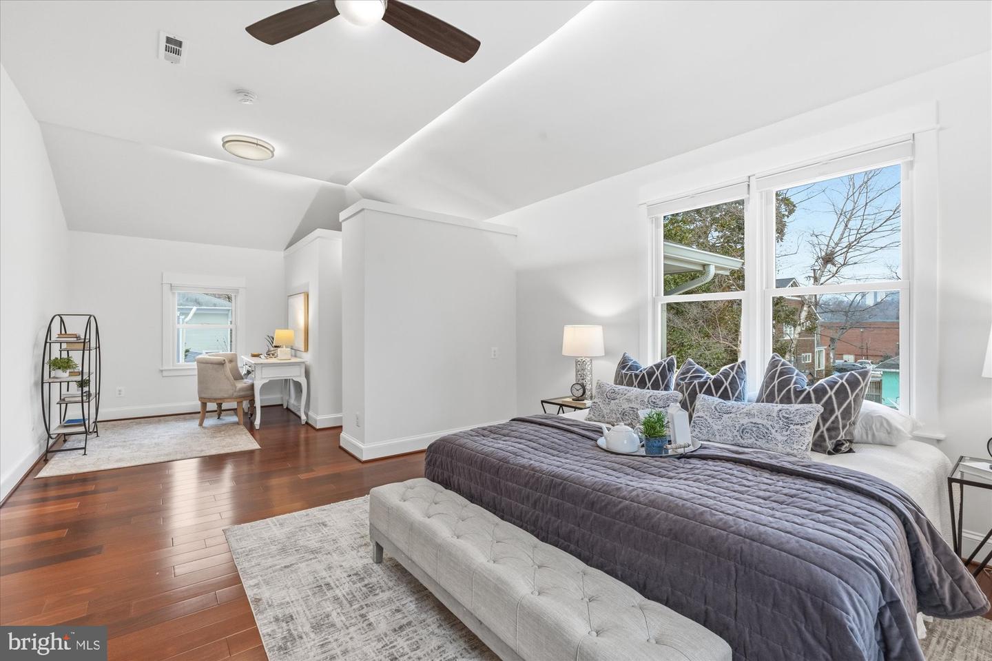 106 E OXFORD AVE, ALEXANDRIA, Virginia 22301, 3 Bedrooms Bedrooms, ,3 BathroomsBathrooms,Residential,For sale,106 E OXFORD AVE,VAAX2053474 MLS # VAAX2053474