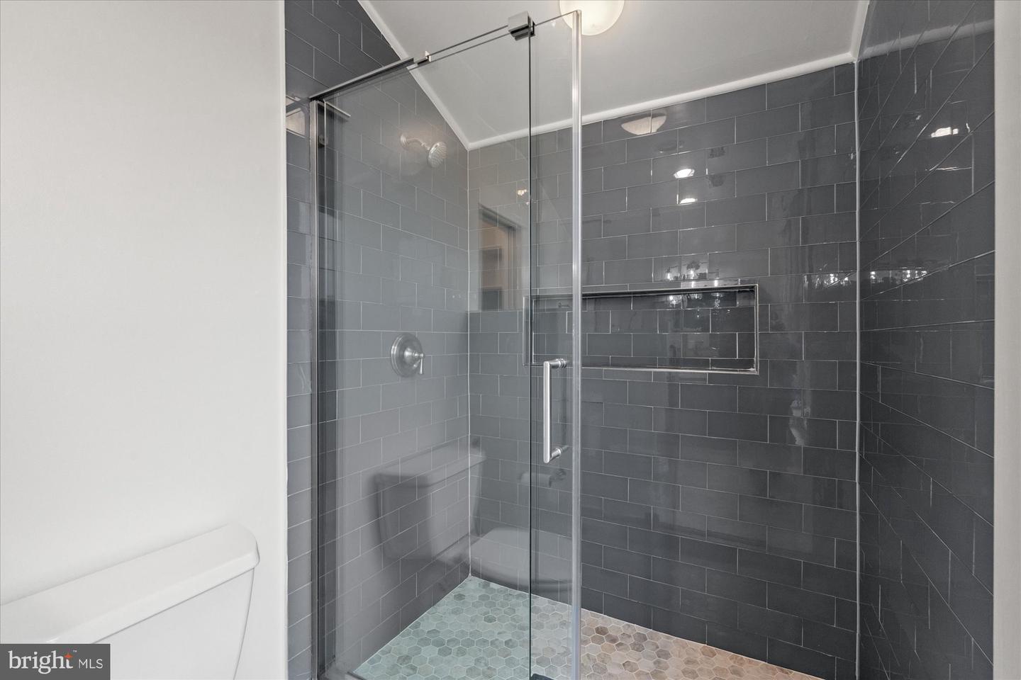 106 E OXFORD AVE, ALEXANDRIA, Virginia 22301, 3 Bedrooms Bedrooms, ,3 BathroomsBathrooms,Residential,For sale,106 E OXFORD AVE,VAAX2053474 MLS # VAAX2053474