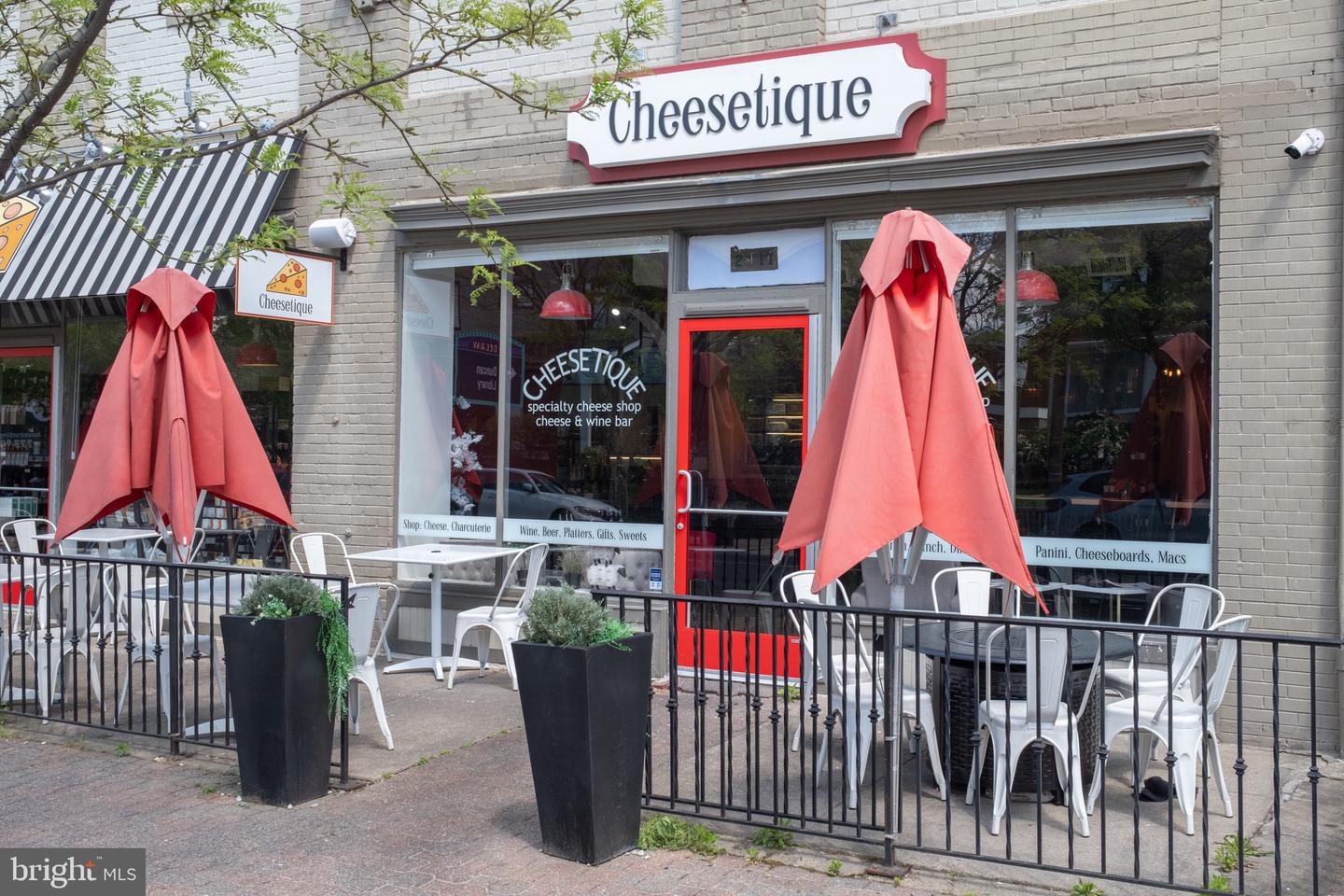 106 E OXFORD AVE, ALEXANDRIA, Virginia 22301, 3 Bedrooms Bedrooms, ,3 BathroomsBathrooms,Residential,For sale,106 E OXFORD AVE,VAAX2053474 MLS # VAAX2053474