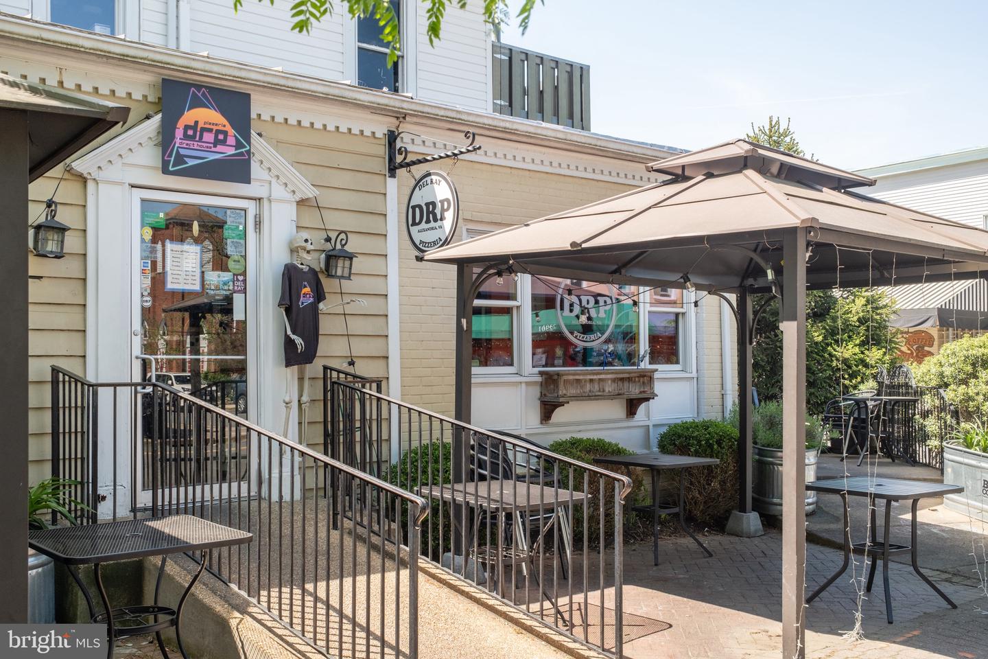 106 E OXFORD AVE, ALEXANDRIA, Virginia 22301, 3 Bedrooms Bedrooms, ,3 BathroomsBathrooms,Residential,For sale,106 E OXFORD AVE,VAAX2053474 MLS # VAAX2053474