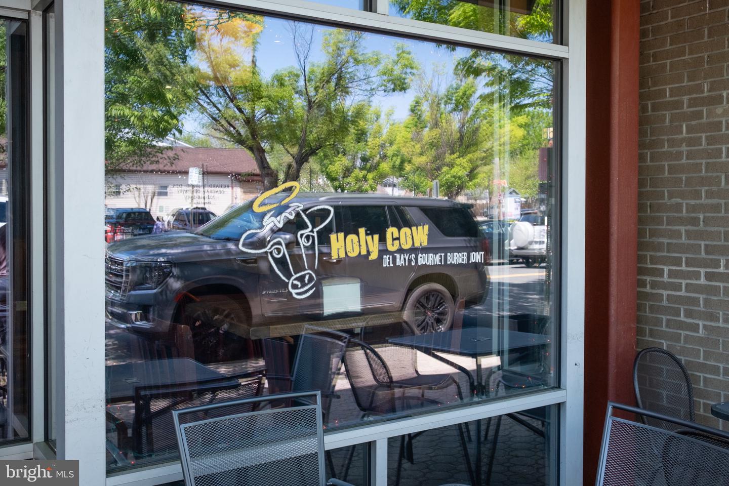 106 E OXFORD AVE, ALEXANDRIA, Virginia 22301, 3 Bedrooms Bedrooms, ,3 BathroomsBathrooms,Residential,For sale,106 E OXFORD AVE,VAAX2053474 MLS # VAAX2053474