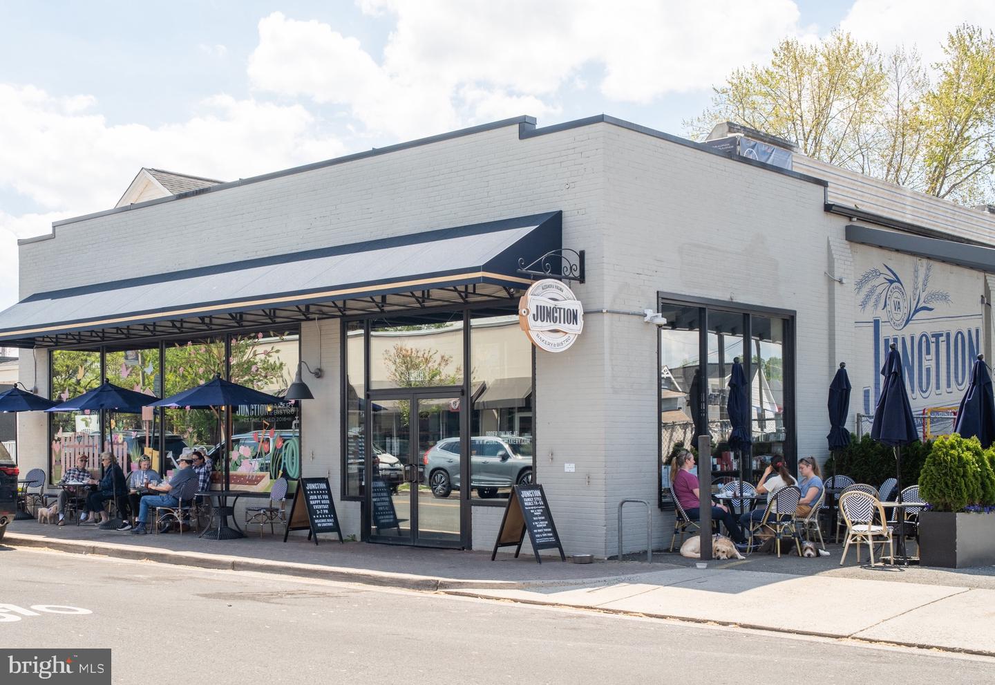 106 E OXFORD AVE, ALEXANDRIA, Virginia 22301, 3 Bedrooms Bedrooms, ,3 BathroomsBathrooms,Residential,For sale,106 E OXFORD AVE,VAAX2053474 MLS # VAAX2053474