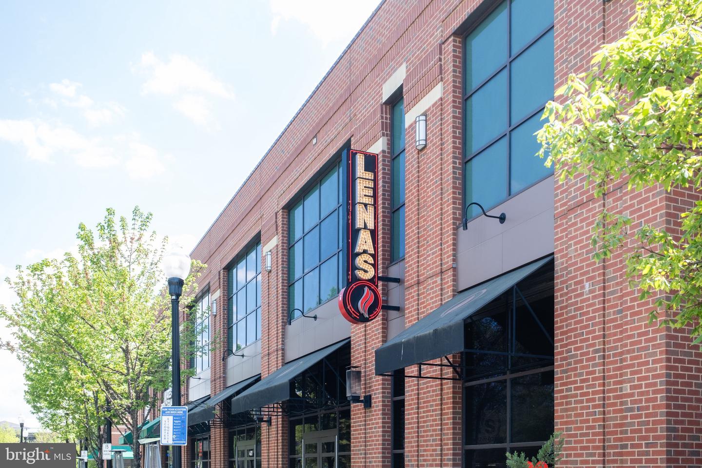 106 E OXFORD AVE, ALEXANDRIA, Virginia 22301, 3 Bedrooms Bedrooms, ,3 BathroomsBathrooms,Residential,For sale,106 E OXFORD AVE,VAAX2053474 MLS # VAAX2053474