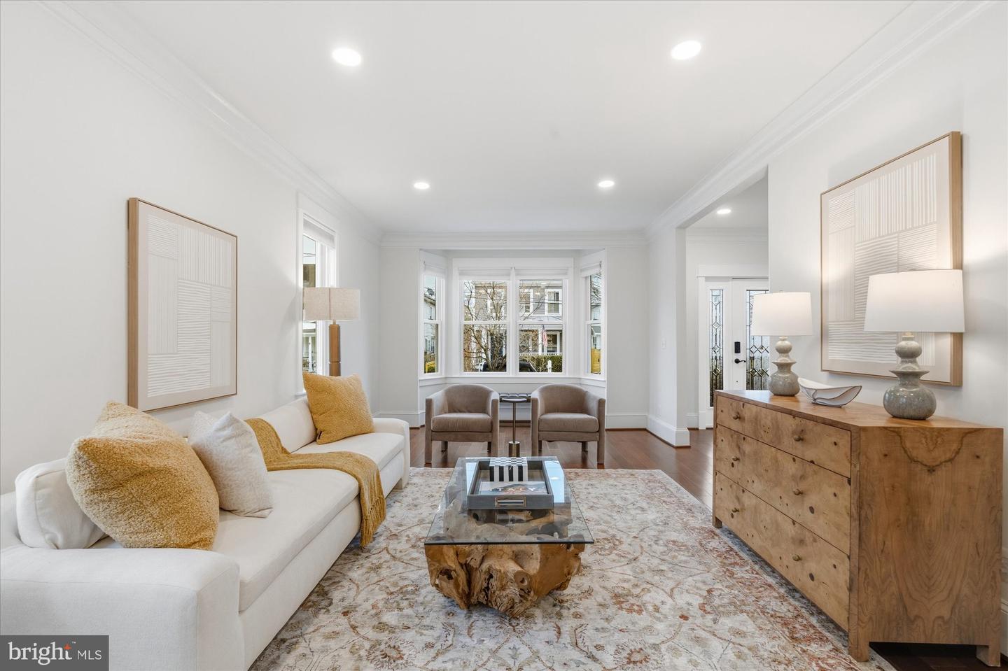 106 E OXFORD AVE, ALEXANDRIA, Virginia 22301, 3 Bedrooms Bedrooms, ,3 BathroomsBathrooms,Residential,For sale,106 E OXFORD AVE,VAAX2053474 MLS # VAAX2053474