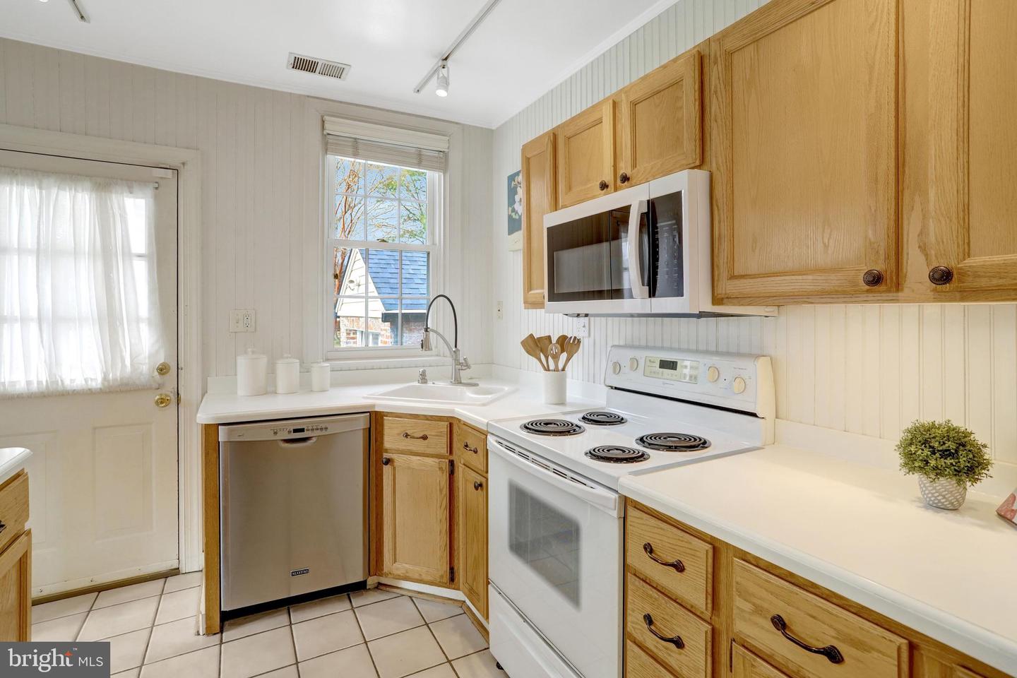 6070 WOOTEN DR, FALLS CHURCH, Virginia 22044, 3 Bedrooms Bedrooms, ,3 BathroomsBathrooms,Residential,For sale,6070 WOOTEN DR,VAFX2287604 MLS # VAFX2287604 6070 WOOTEN DR, FALLS CHURCH, Virginia 22044, 3 Bedrooms Bedrooms, ,3 BathroomsBathrooms,Residential,For sale,6070 WOOTEN DR,VAFX2287604 MLS # VAFX2287604