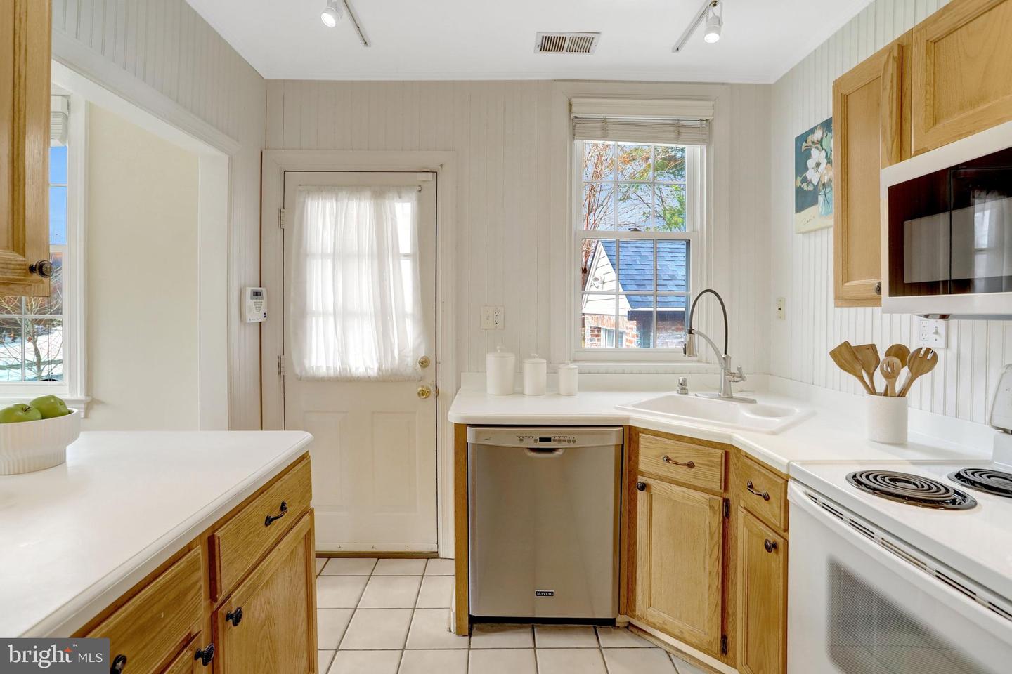 6070 WOOTEN DR, FALLS CHURCH, Virginia 22044, 3 Bedrooms Bedrooms, ,3 BathroomsBathrooms,Residential,For sale,6070 WOOTEN DR,VAFX2287604 MLS # VAFX2287604 6070 WOOTEN DR, FALLS CHURCH, Virginia 22044, 3 Bedrooms Bedrooms, ,3 BathroomsBathrooms,Residential,For sale,6070 WOOTEN DR,VAFX2287604 MLS # VAFX2287604