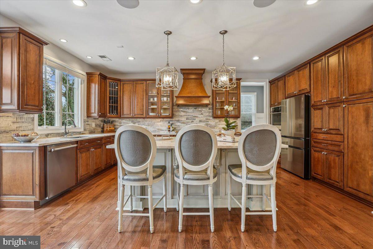 10321 LYNCH LN, OAKTON, Virginia 22124, 5 Bedrooms Bedrooms, ,4 BathroomsBathrooms,Residential,For sale,10321 LYNCH LN,VAFX2287752 MLS # VAFX2287752