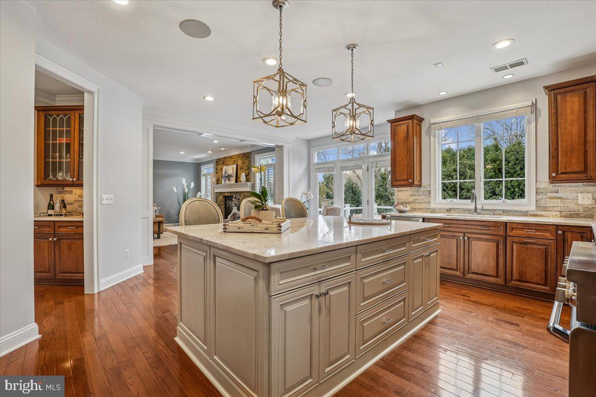 10321 LYNCH LN, OAKTON, Virginia 22124, 5 Bedrooms Bedrooms, ,4 BathroomsBathrooms,Residential,For sale,10321 LYNCH LN,VAFX2287752 MLS # VAFX2287752