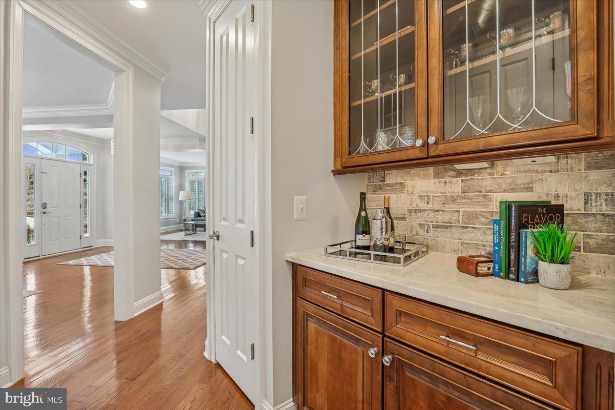 10321 LYNCH LN, OAKTON, Virginia 22124, 5 Bedrooms Bedrooms, ,4 BathroomsBathrooms,Residential,For sale,10321 LYNCH LN,VAFX2287752 MLS # VAFX2287752