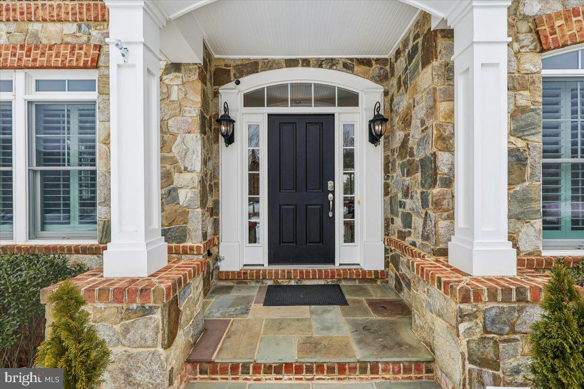 10321 LYNCH LN, OAKTON, Virginia 22124, 5 Bedrooms Bedrooms, ,4 BathroomsBathrooms,Residential,For sale,10321 LYNCH LN,VAFX2287752 MLS # VAFX2287752