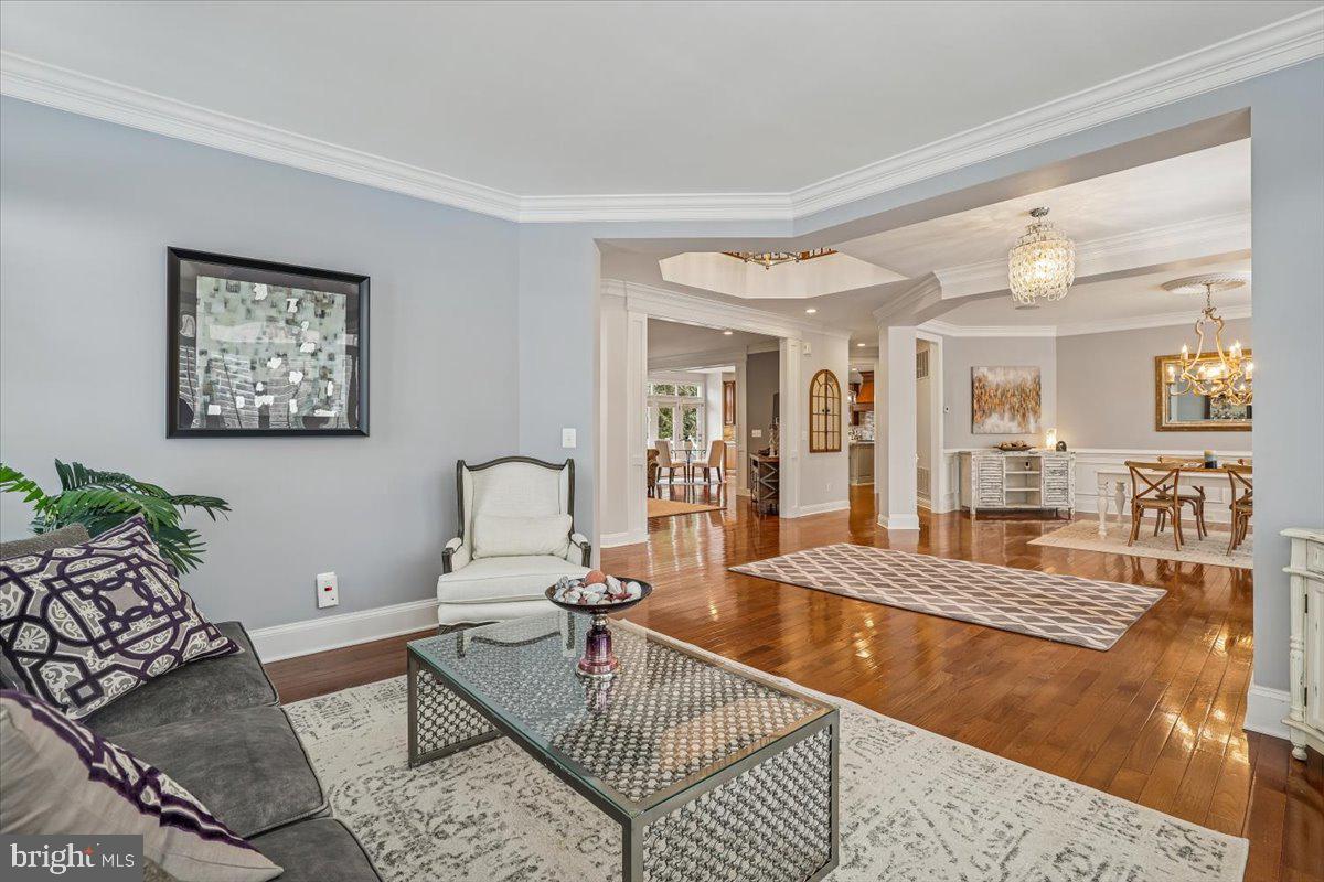 10321 LYNCH LN, OAKTON, Virginia 22124, 5 Bedrooms Bedrooms, ,4 BathroomsBathrooms,Residential,For sale,10321 LYNCH LN,VAFX2287752 MLS # VAFX2287752