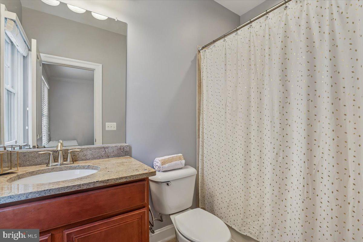 10321 LYNCH LN, OAKTON, Virginia 22124, 5 Bedrooms Bedrooms, ,4 BathroomsBathrooms,Residential,For sale,10321 LYNCH LN,VAFX2287752 MLS # VAFX2287752